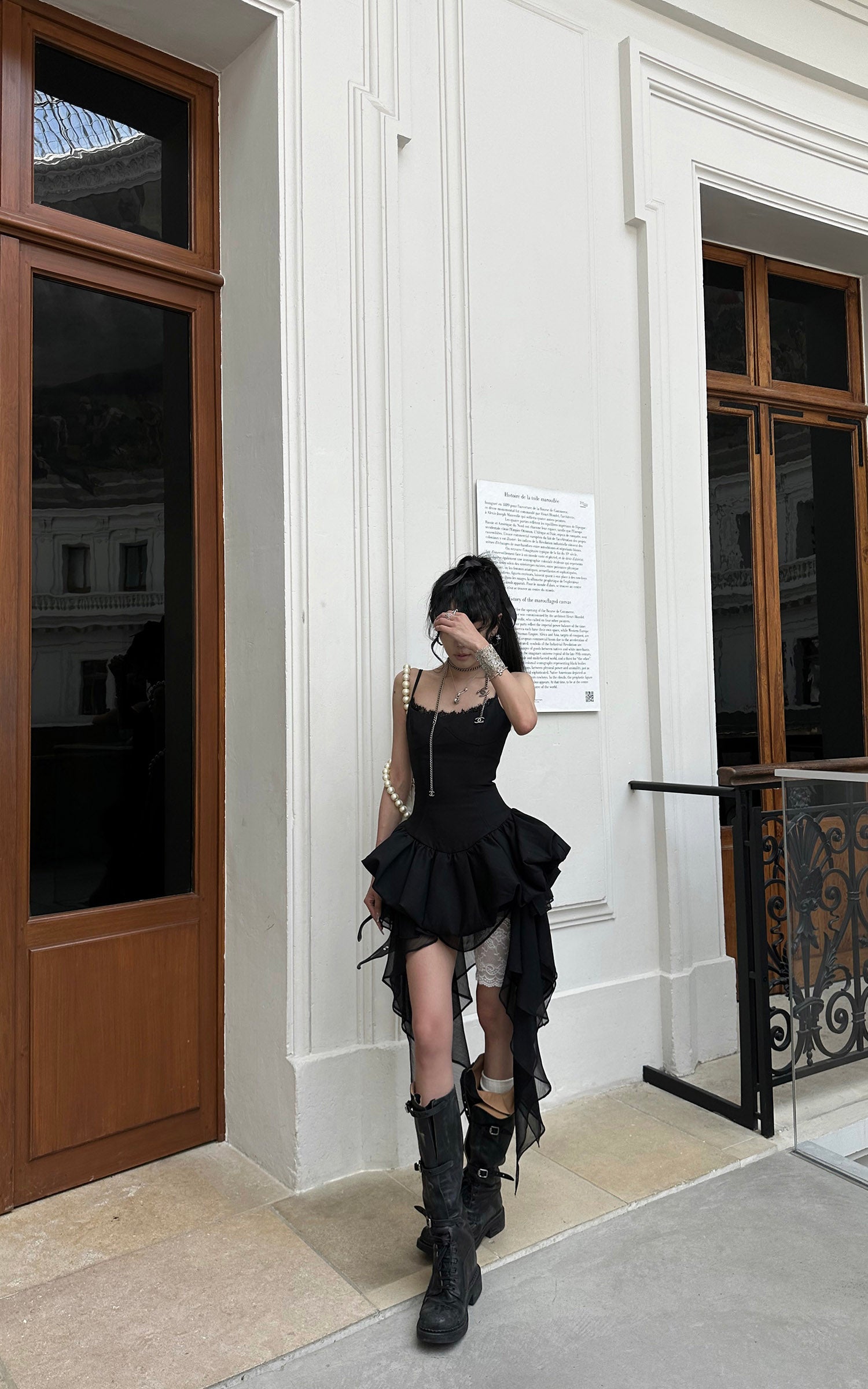 WARDEN EDGE Robe à volants asymétrique avec dentelle