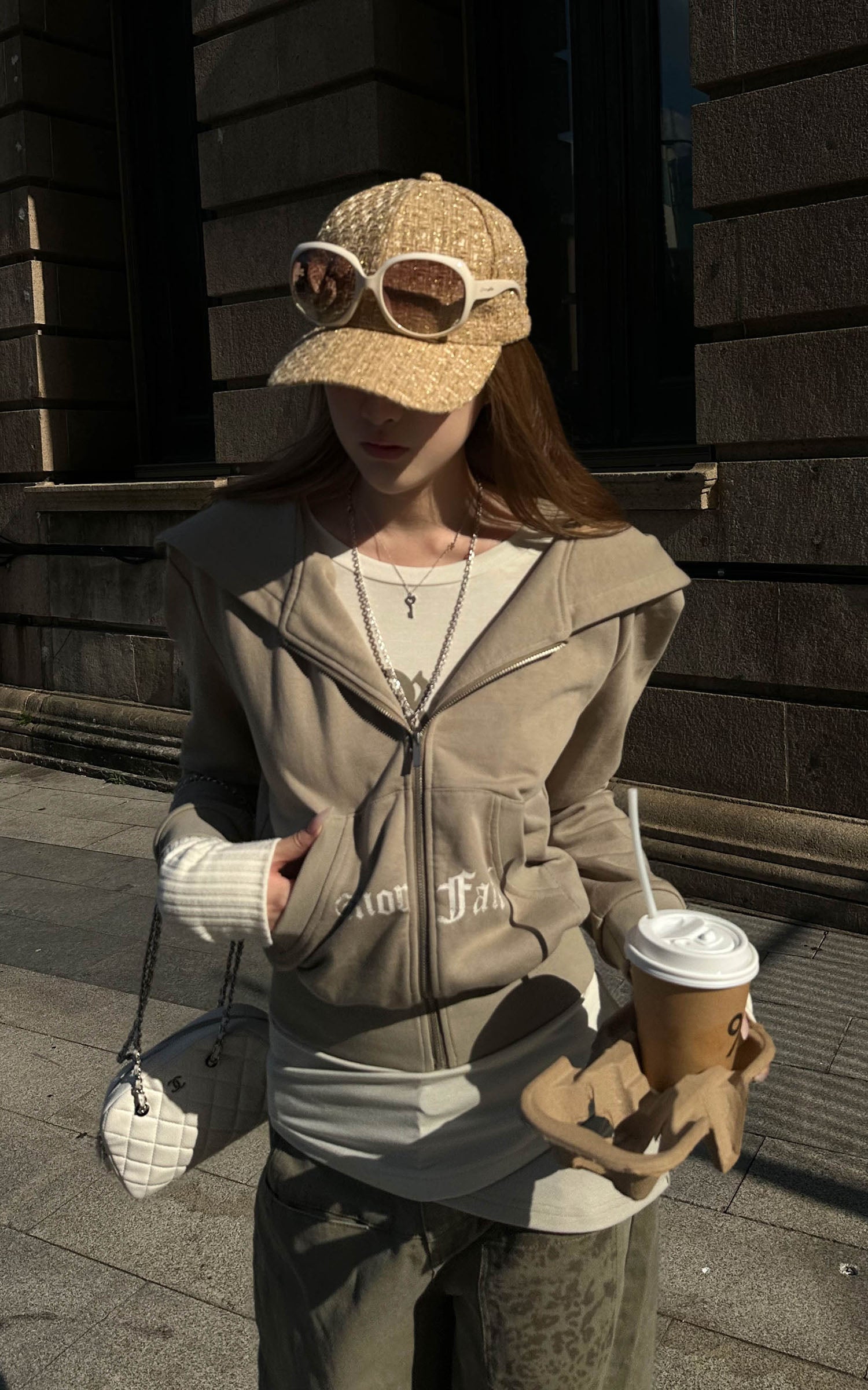 Rase le sol Sweat à capuche zippé à manches superposées Amor Fati