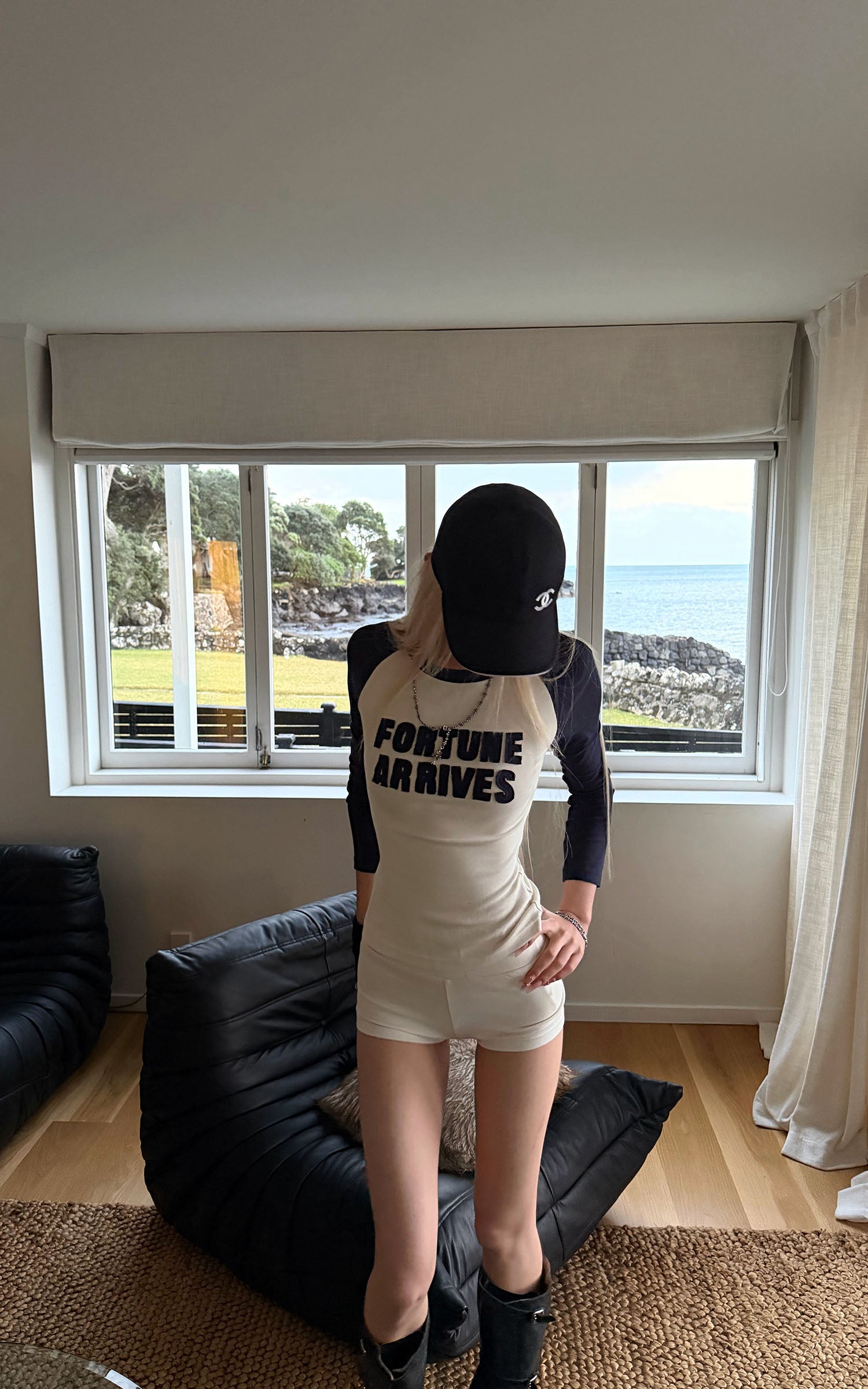 Rase le sol T-shirt Raglan Fortune Arrives &amp; Short Ensemble