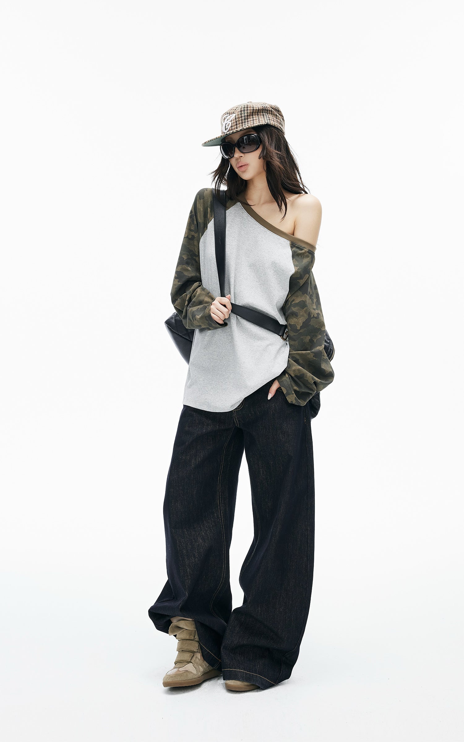 IAMXIAA Camo Sleeve Off-Shoulder Raglan T-Shirt