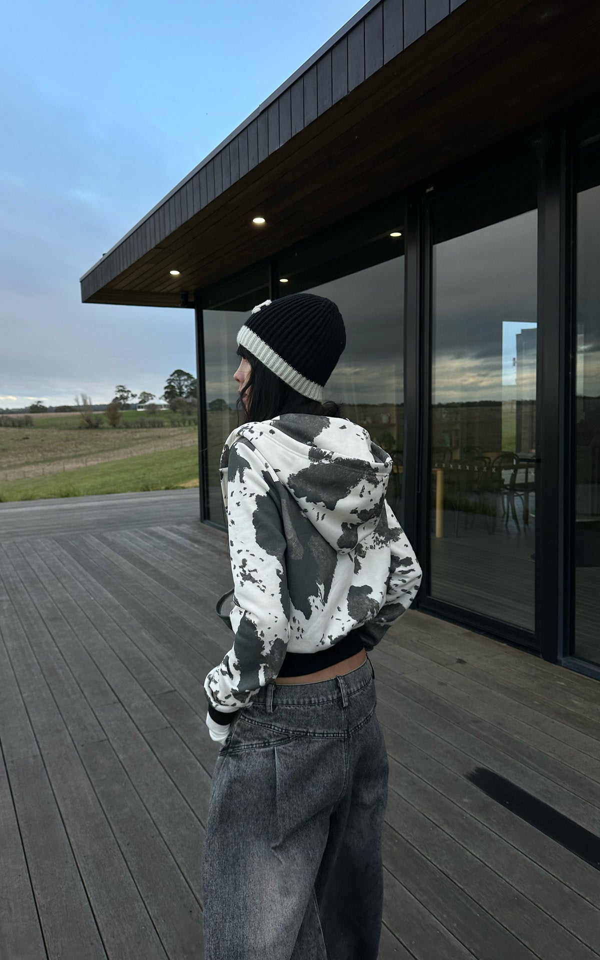 WARDEN EDGE Abstract Ink Cropped Zip Hoodie