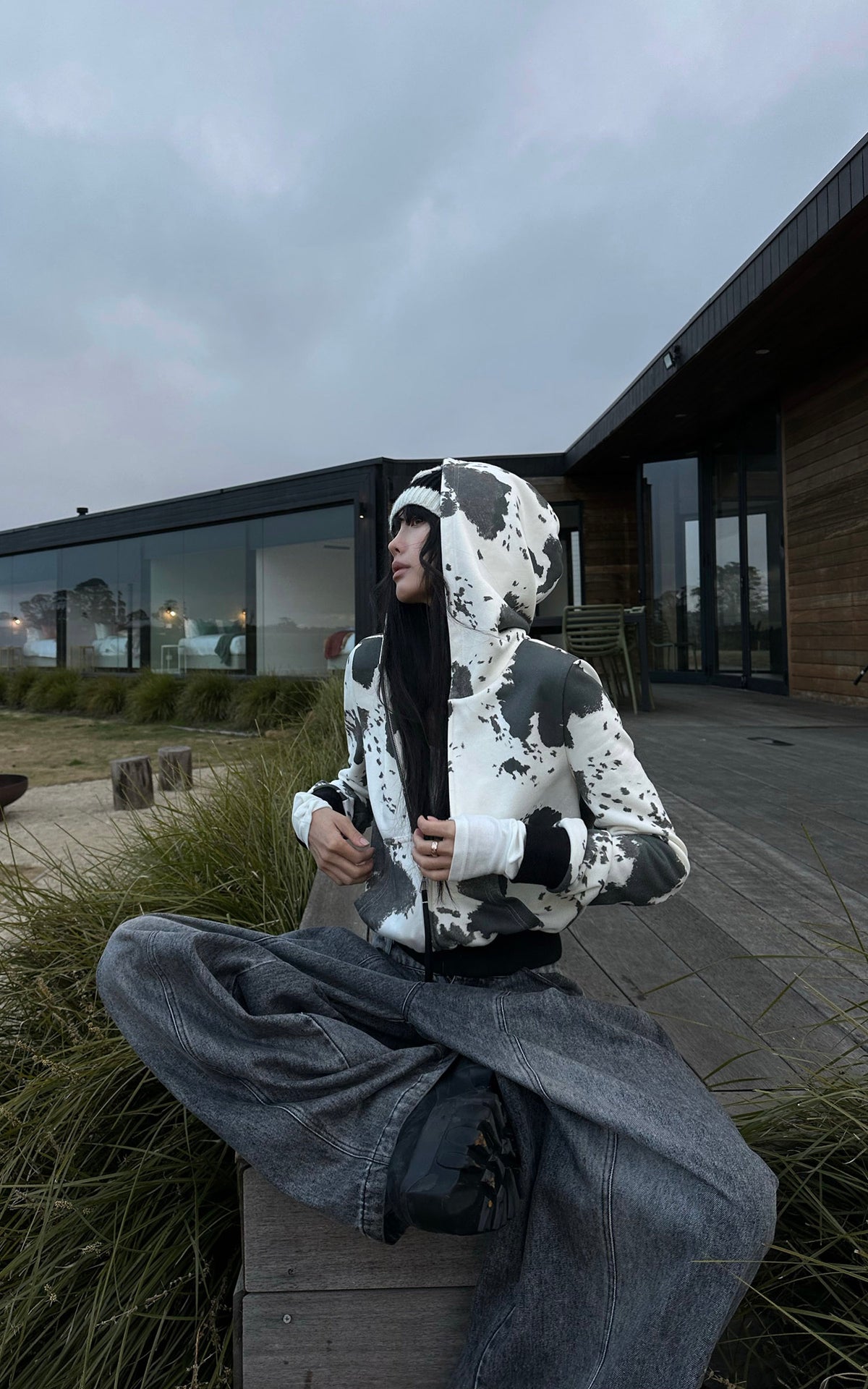 WARDEN EDGE Abstract Ink Cropped Zip Hoodie