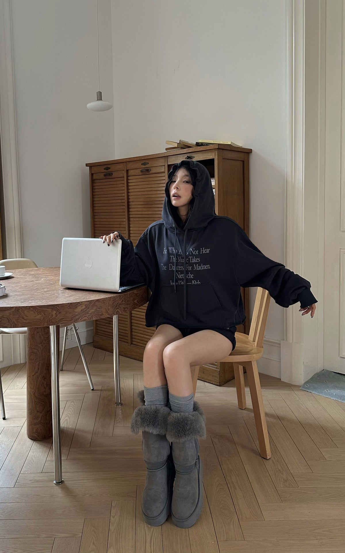 WARDEN EDGE Cropped Graphic Hoodie &amp; Shorts Set