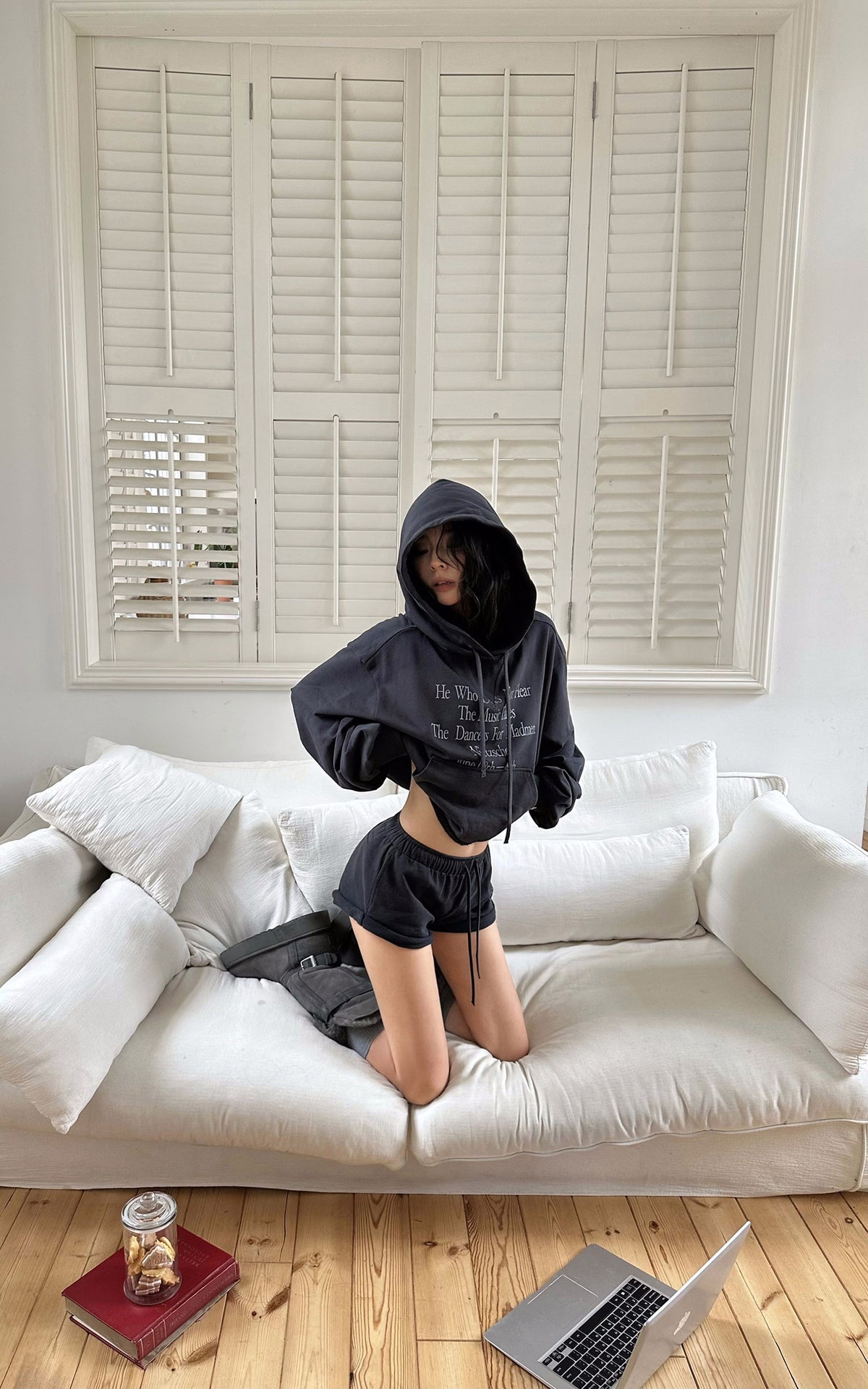 WARDEN EDGE Cropped Graphic Hoodie &amp; Shorts Set