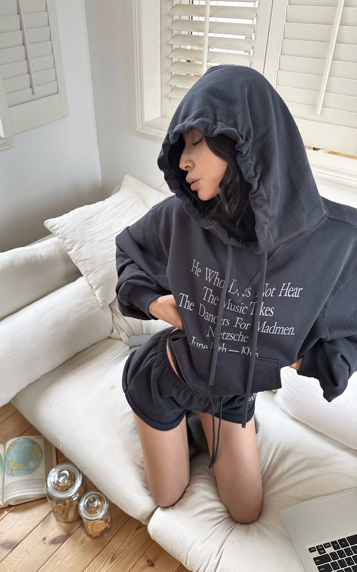 WARDEN EDGE Cropped Graphic Hoodie &amp; Shorts Set