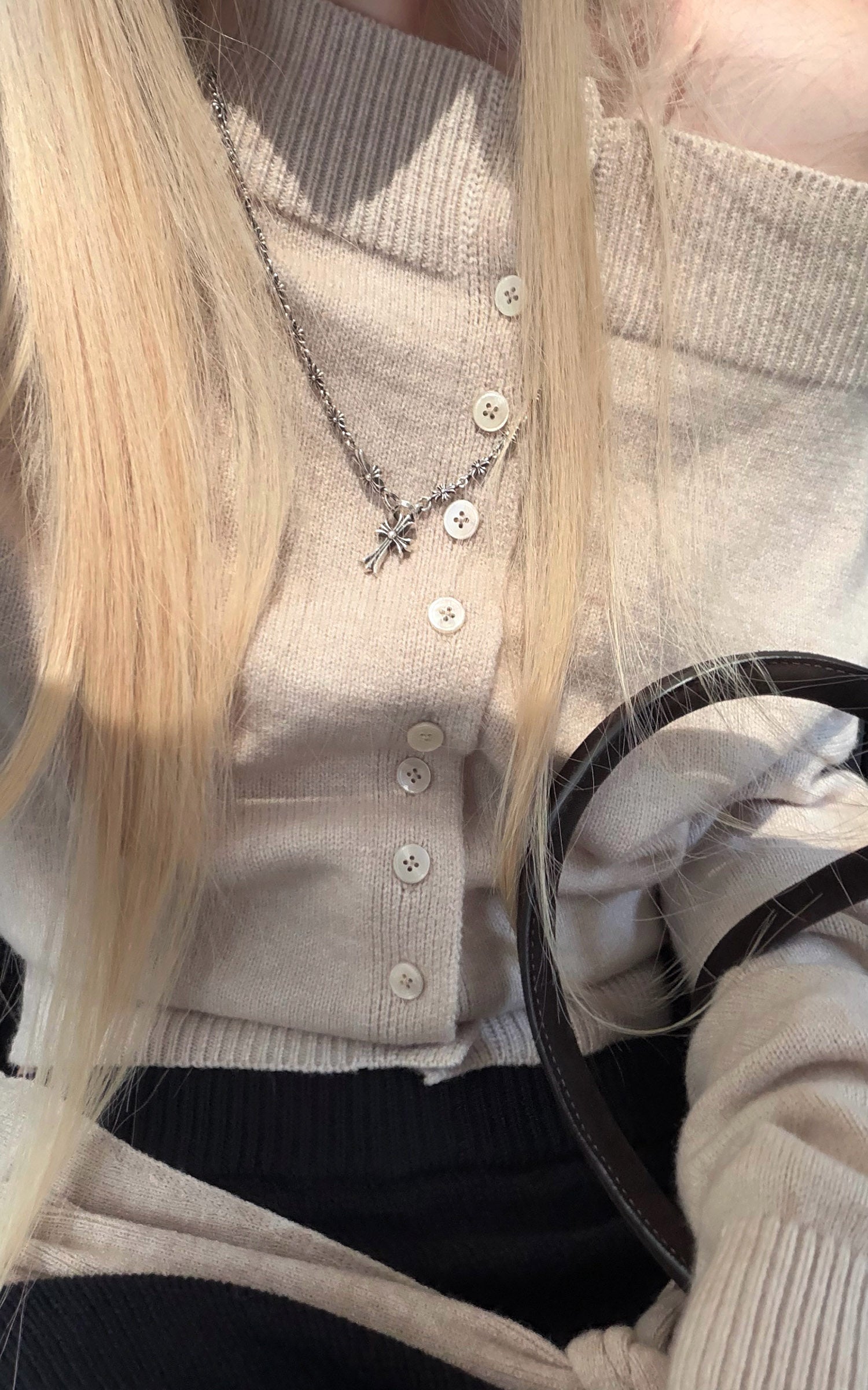 Rase le sol  Wool Fallen Shoulder Button Knit Sweater