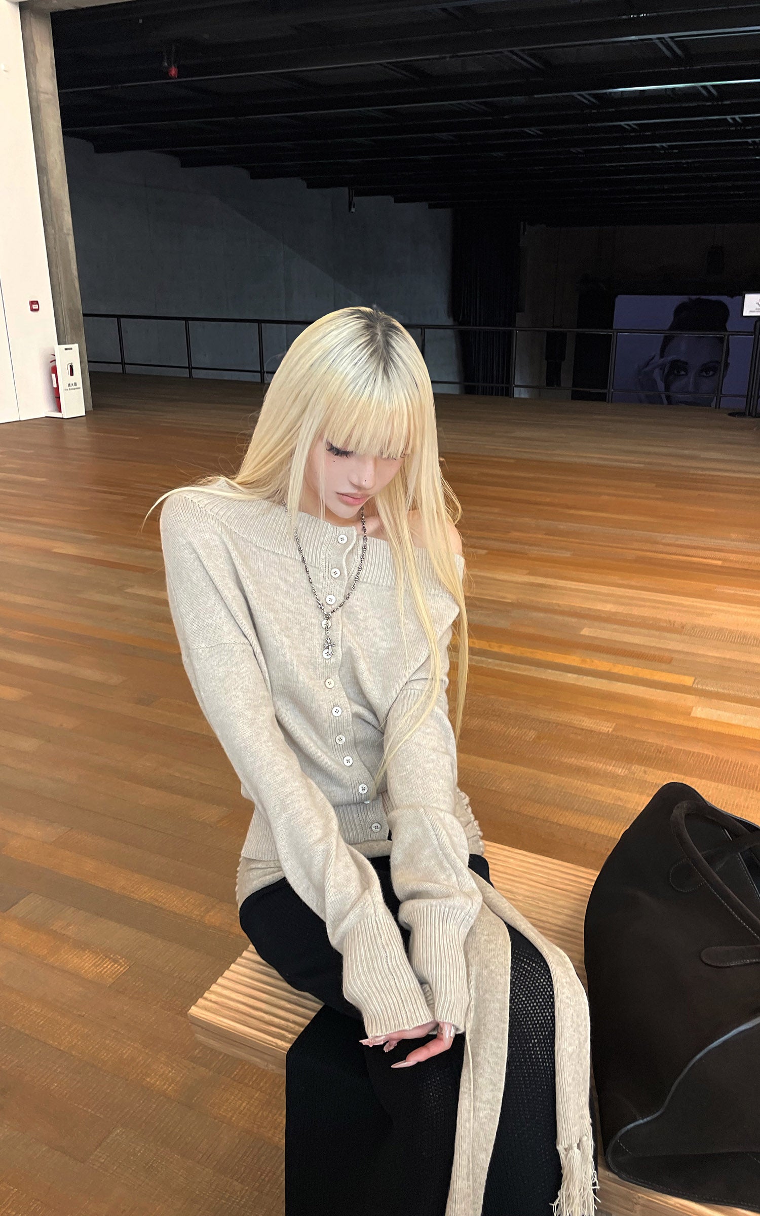 Rase le sol  Wool Fallen Shoulder Button Knit Sweater