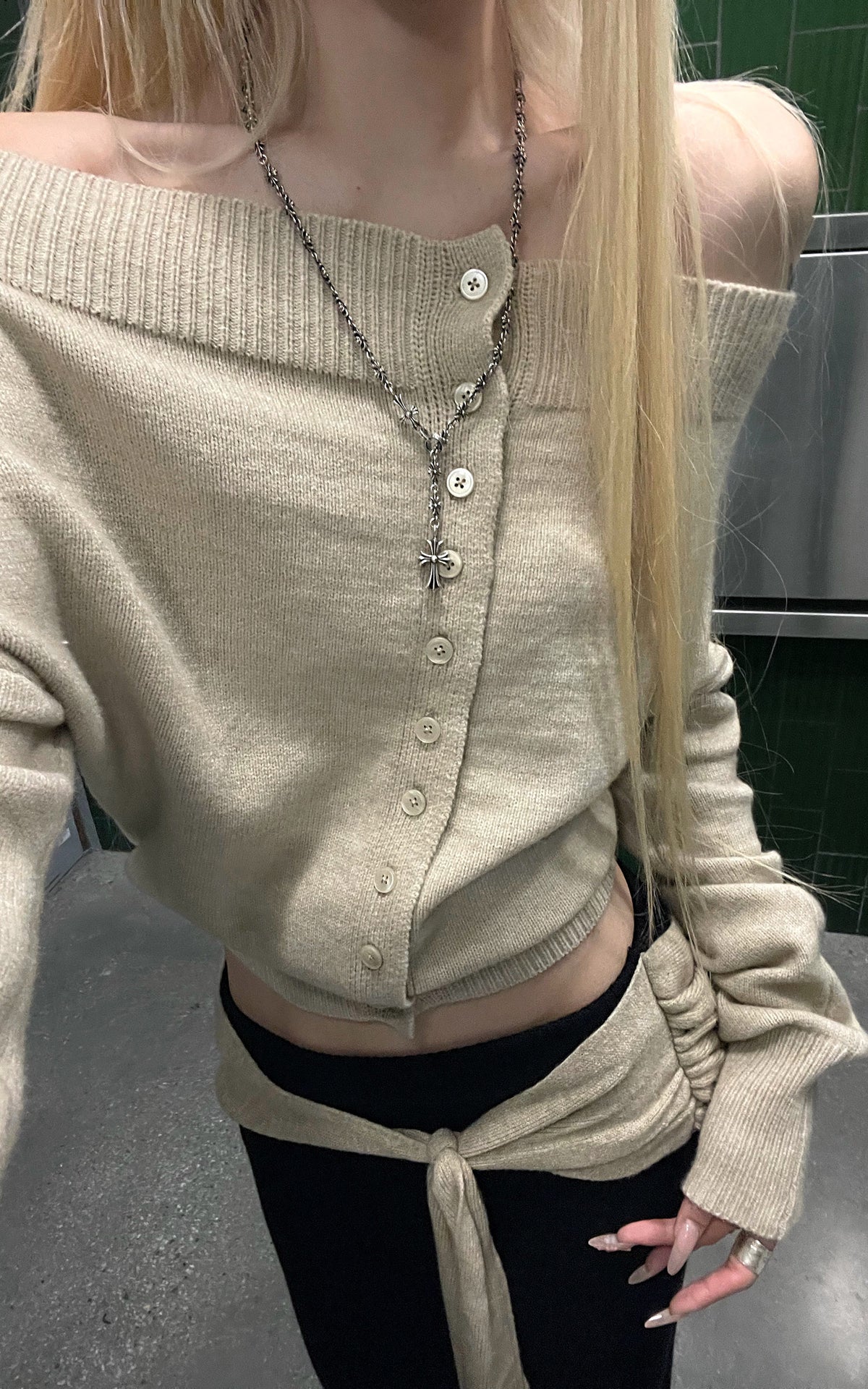 Rase le sol  Wool Fallen Shoulder Button Knit Sweater