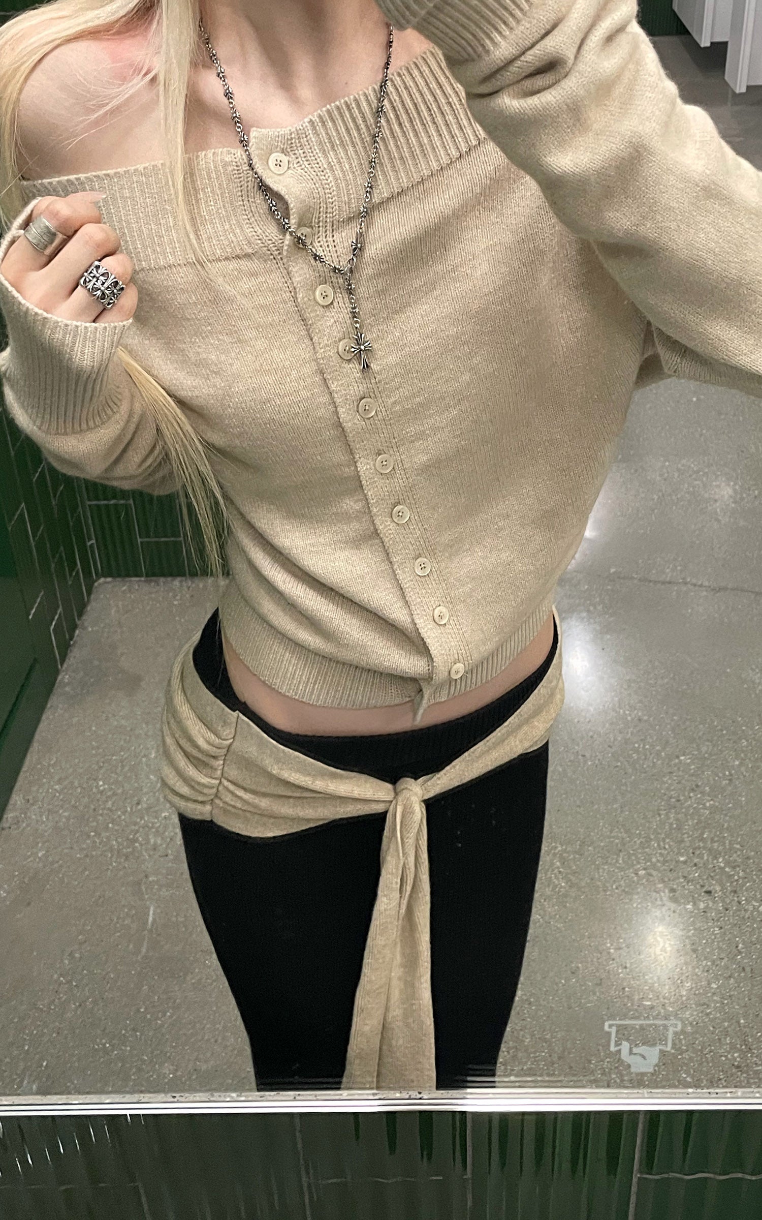 Rase le sol  Wool Fallen Shoulder Button Knit Sweater