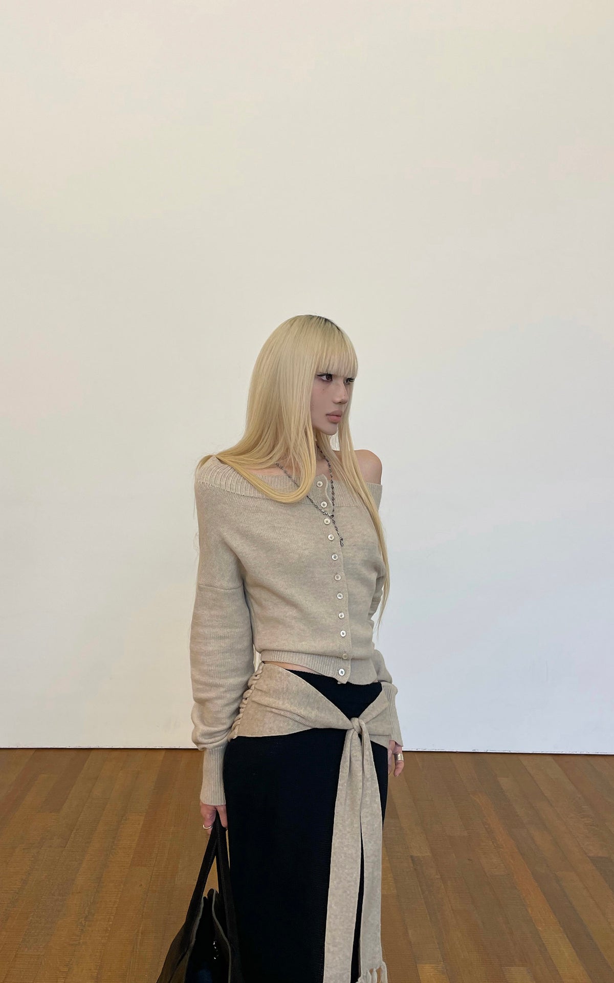 Rase le sol  Wool Fallen Shoulder Button Knit Sweater