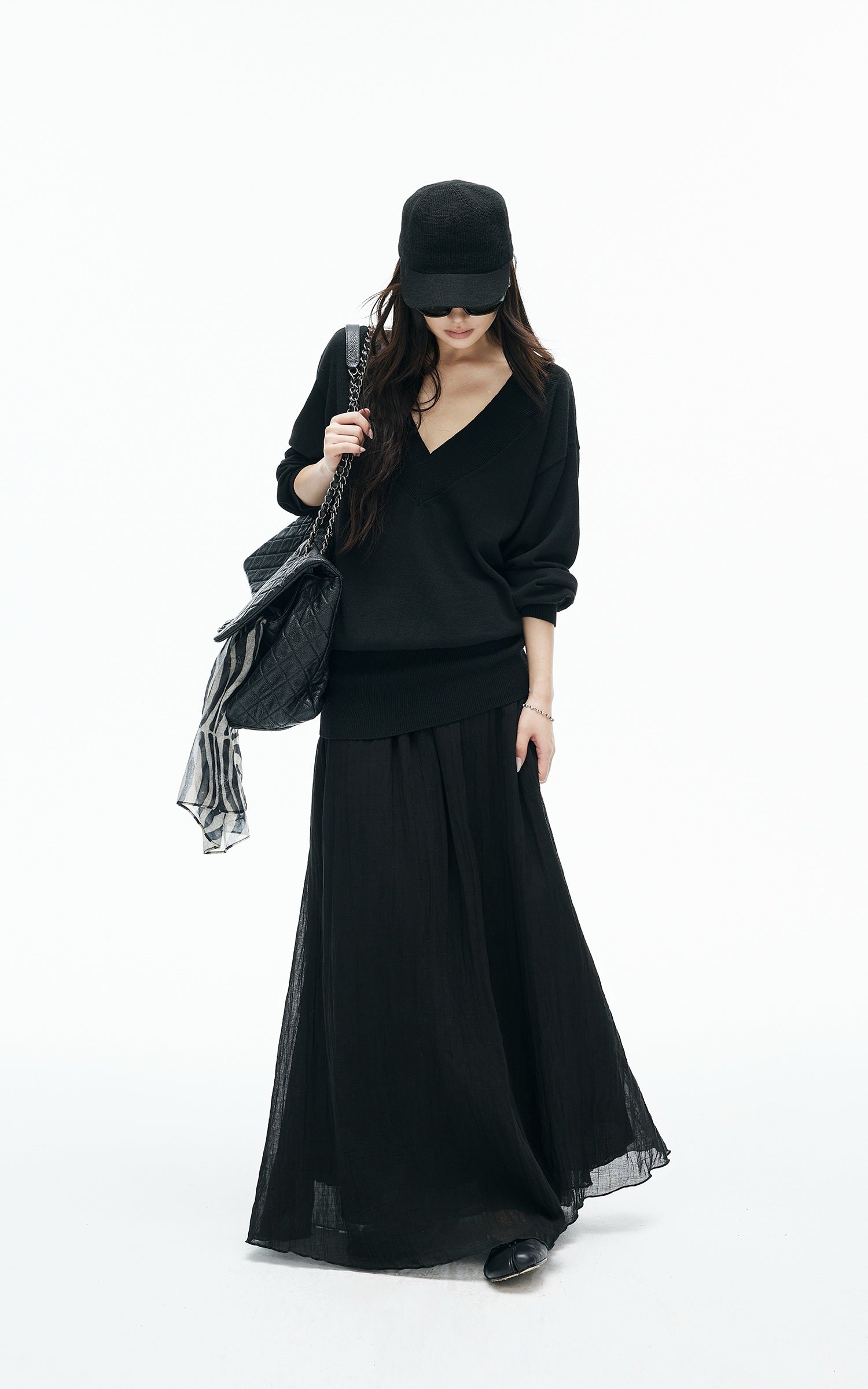 IAMXIAA Deep V Relaxed Longline Knit Sweater