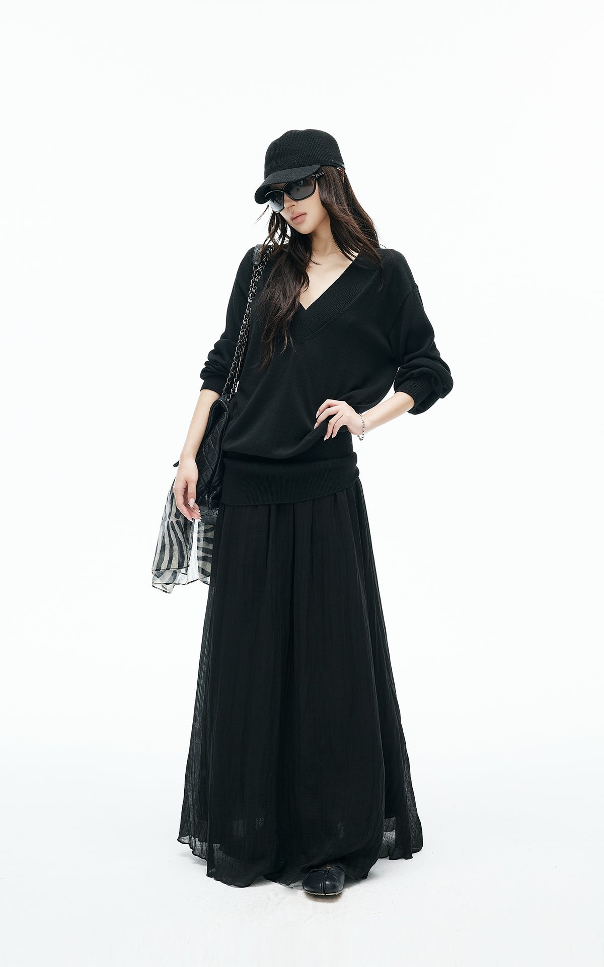IAMXIAA Deep V Relaxed Longline Knit Sweater