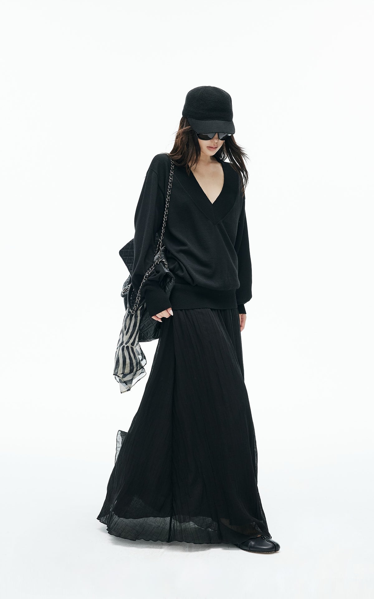 IAMXIAA Deep V Relaxed Longline Knit Sweater