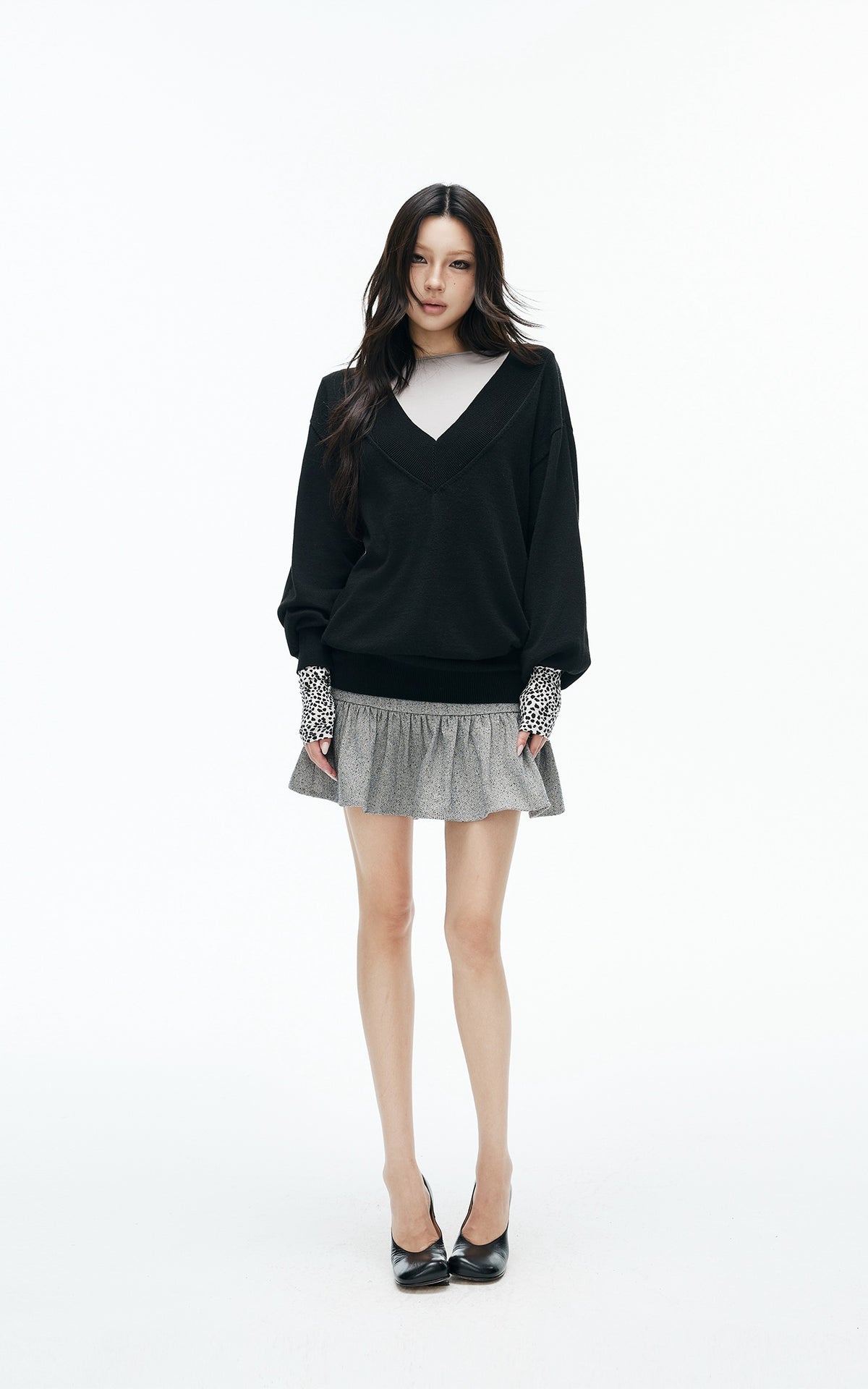IAMXIAA Deep V Relaxed Longline Knit Sweater