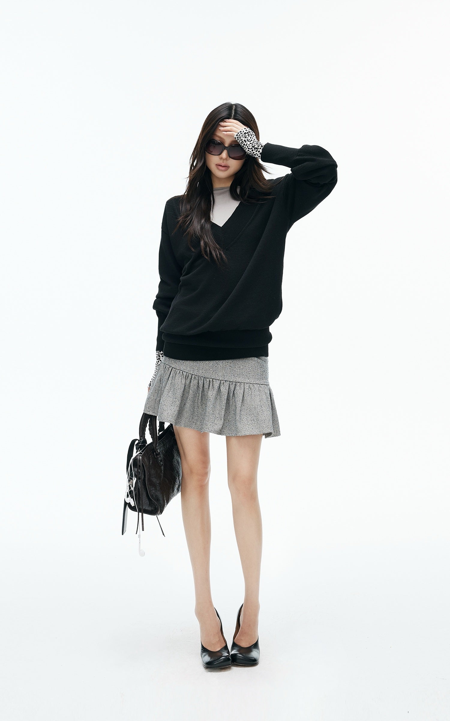 IAMXIAA Deep V Relaxed Longline Knit Sweater