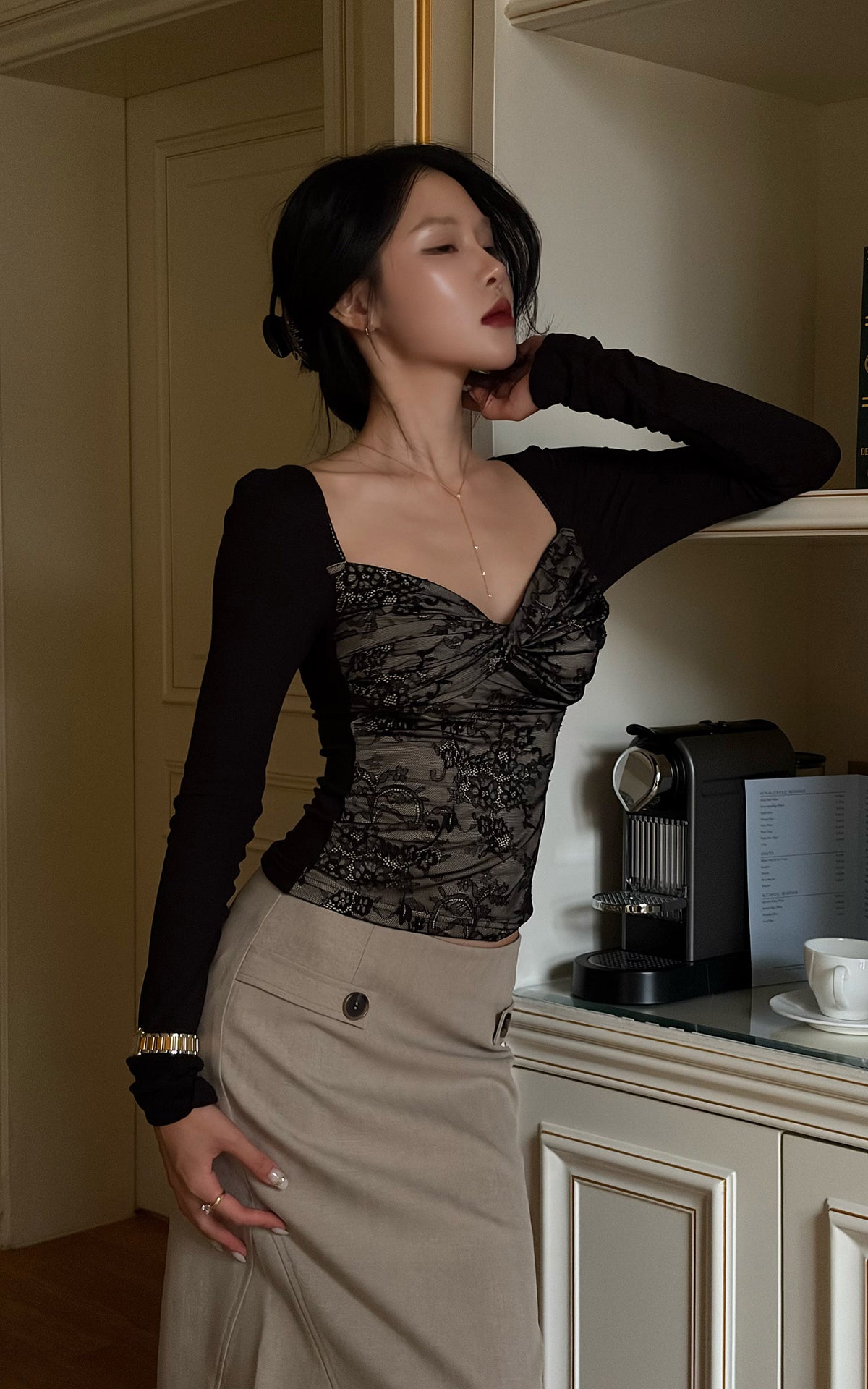 Hydrae Jupe midi ajustée taille basse à boutons