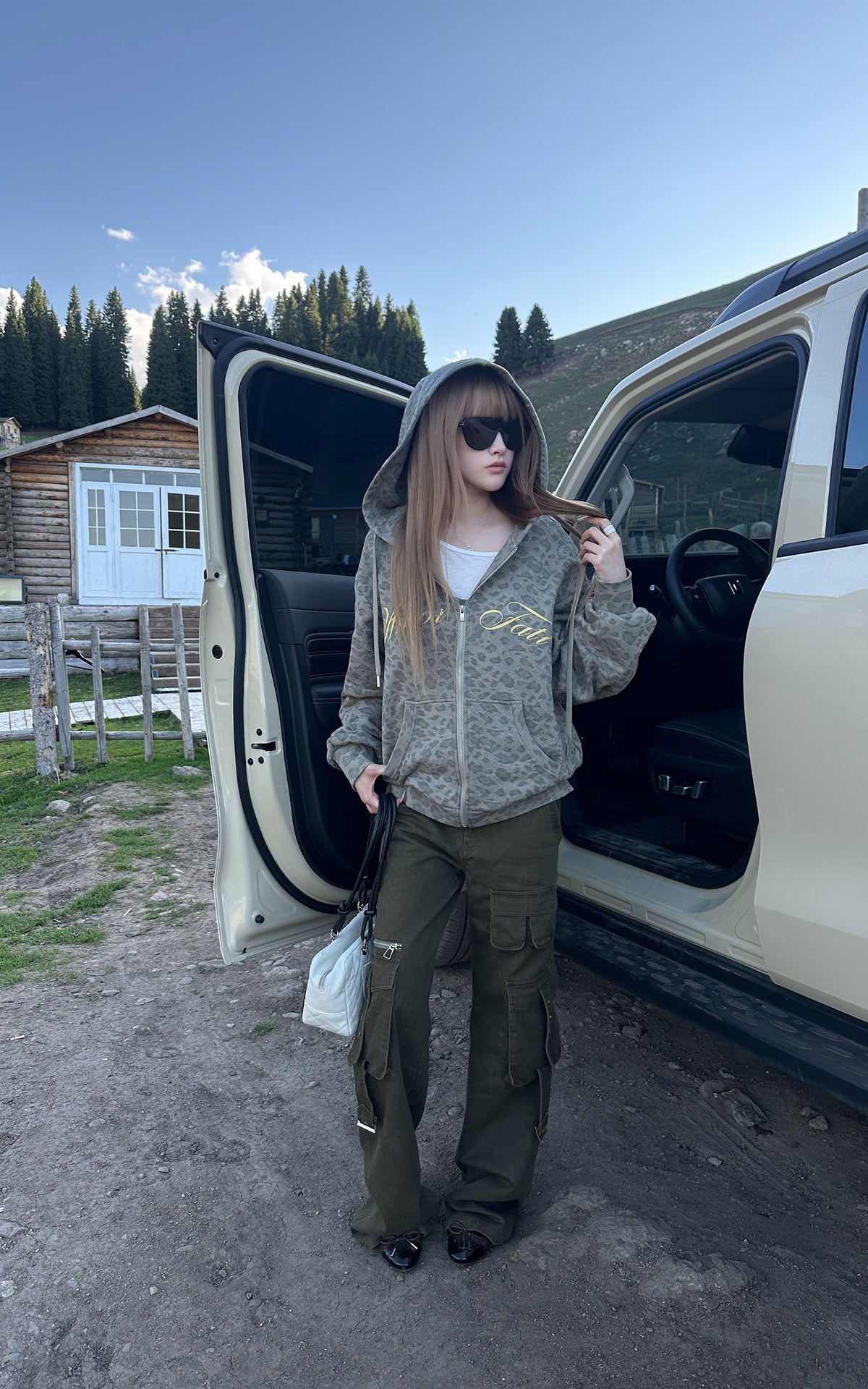 Rase le sol Amor Fati Leopard Zip-Up Hoodie