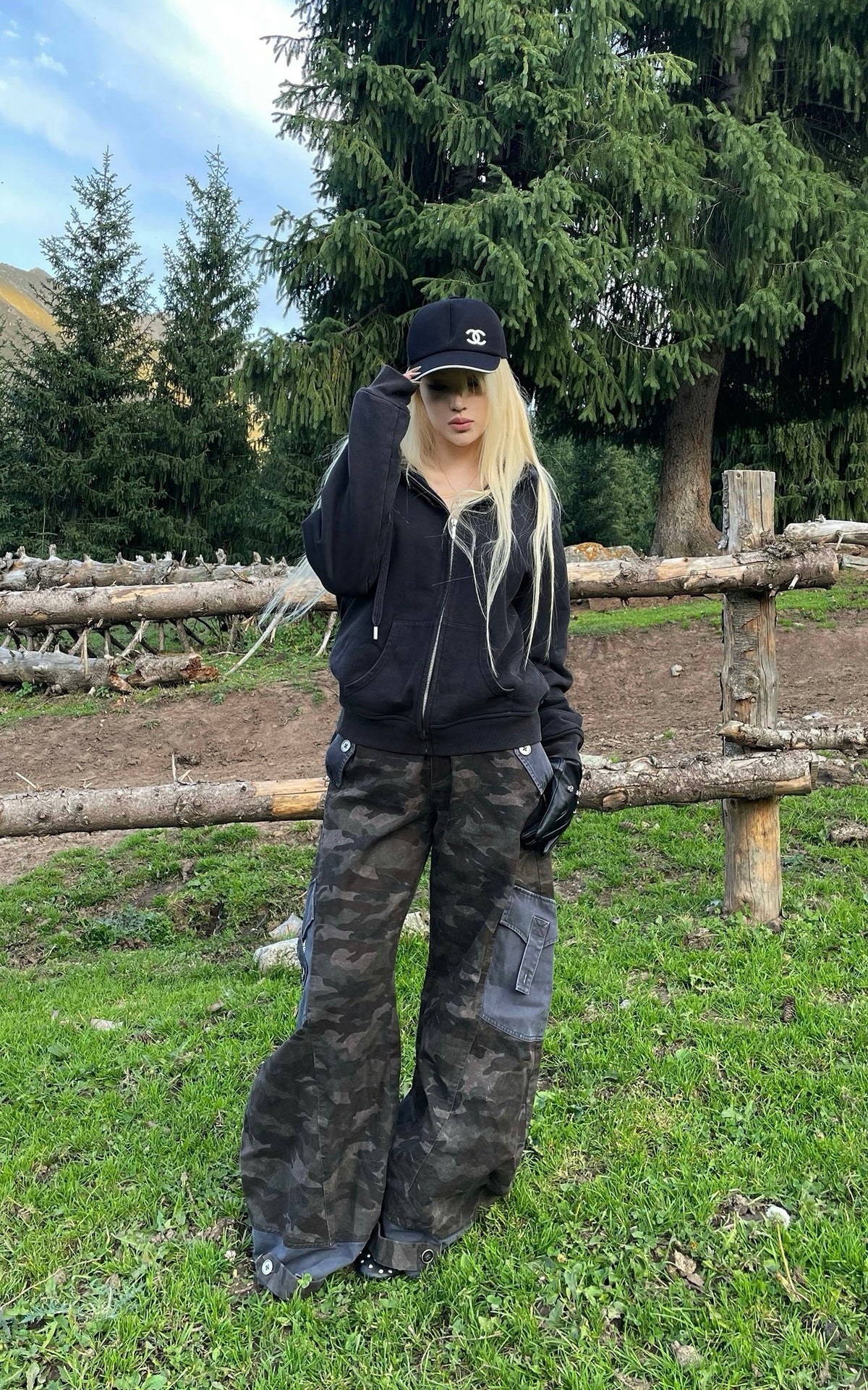 Rase le sol Washed Camo Barrel-Leg Cargo Pants