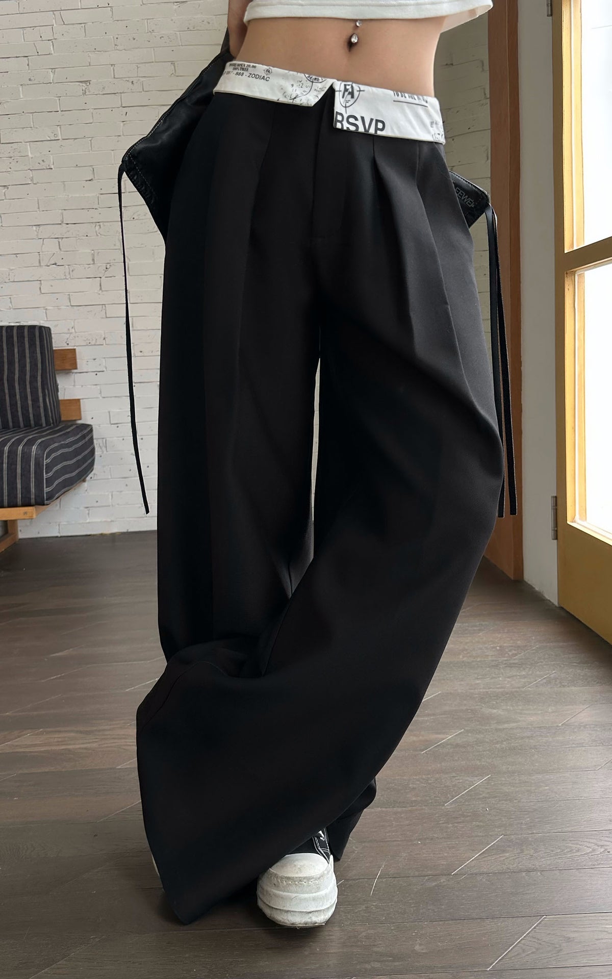 WARDEN EDGE グラフィック折り返しウエストプリーツワイドレッグパンツ