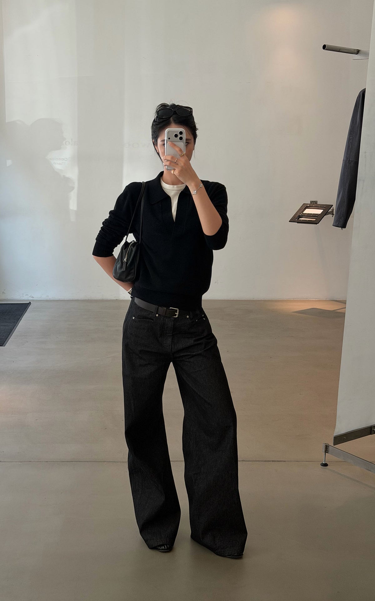 ROVENTE Black Open-Collar Fine Knit Sweater