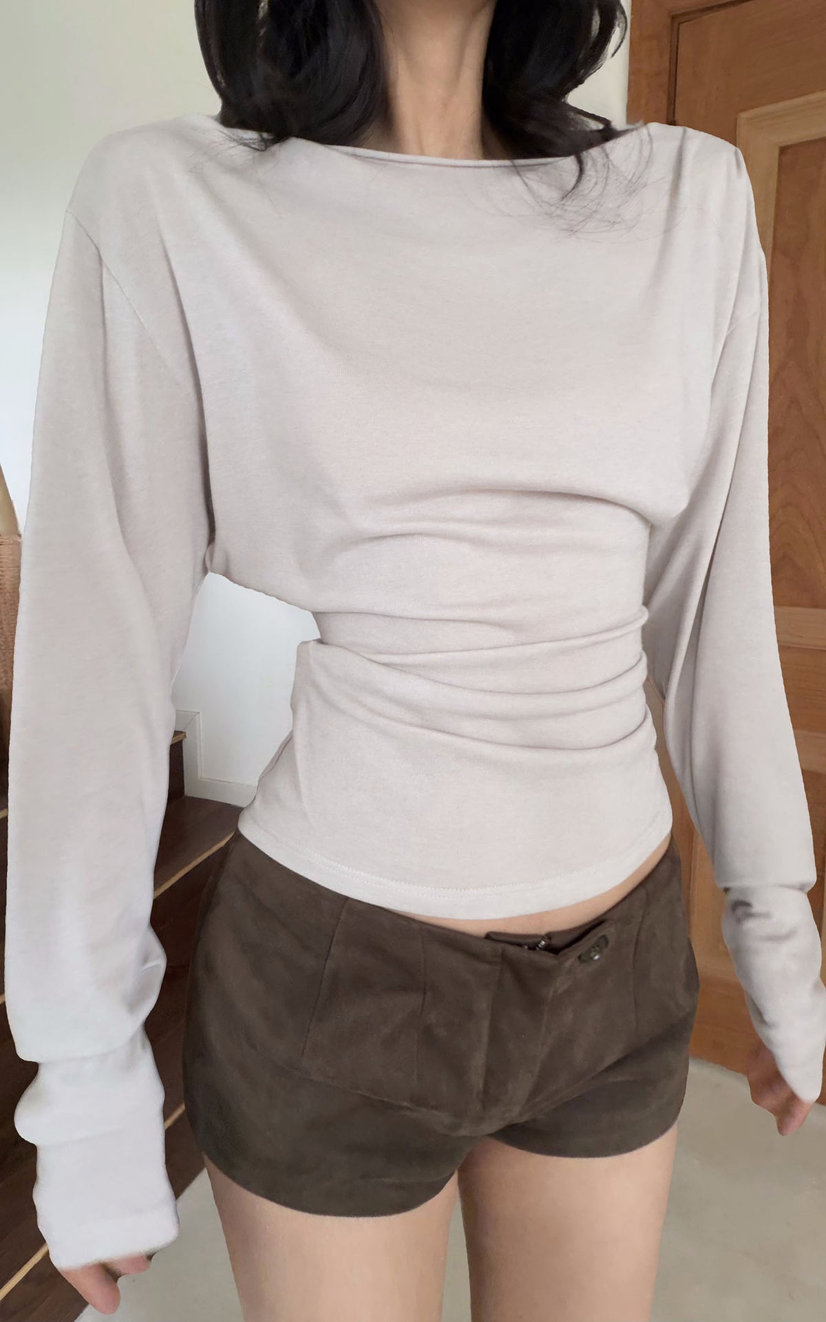 WARDEN EDGE Haut drapé épaules dénudées &amp; ensemble effet suédine Short
