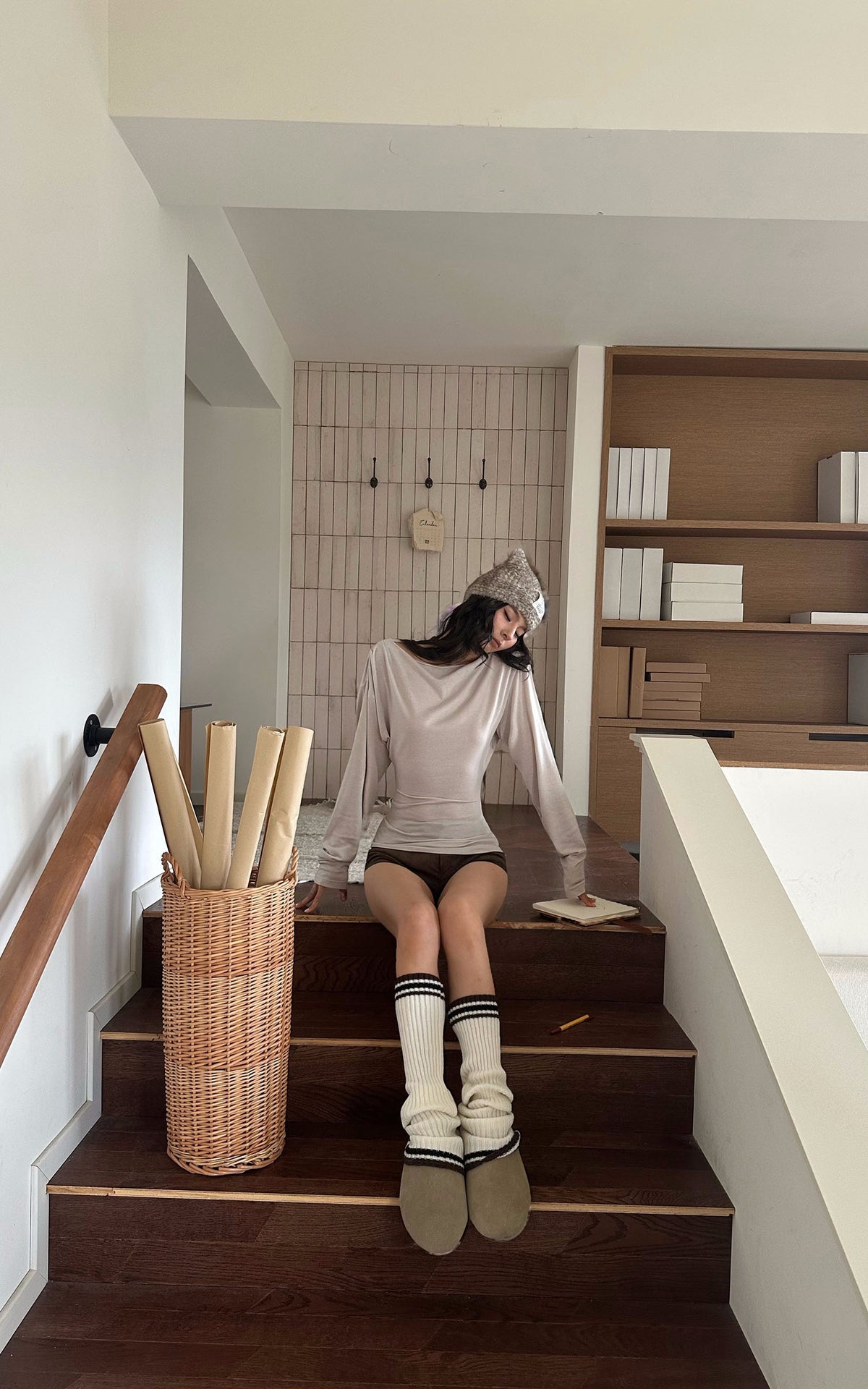 WARDEN EDGE Haut drapé épaules dénudées &amp; ensemble effet suédine Short