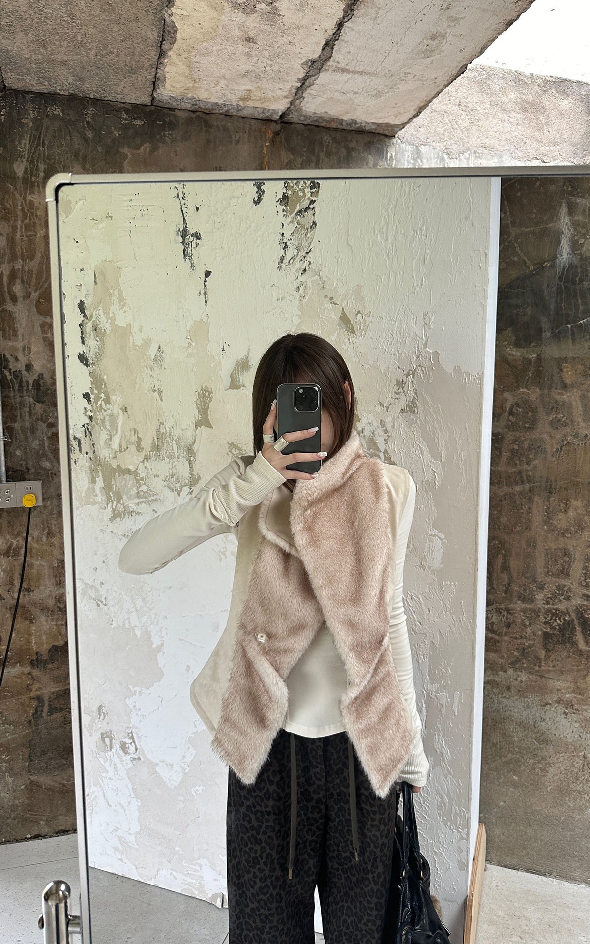 Rase le sol Faux Fur Draped Vest