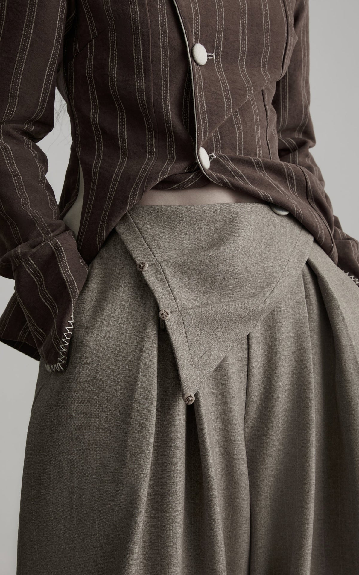 DOINDULGE Pantalon bouffant plissé à taille asymétrique