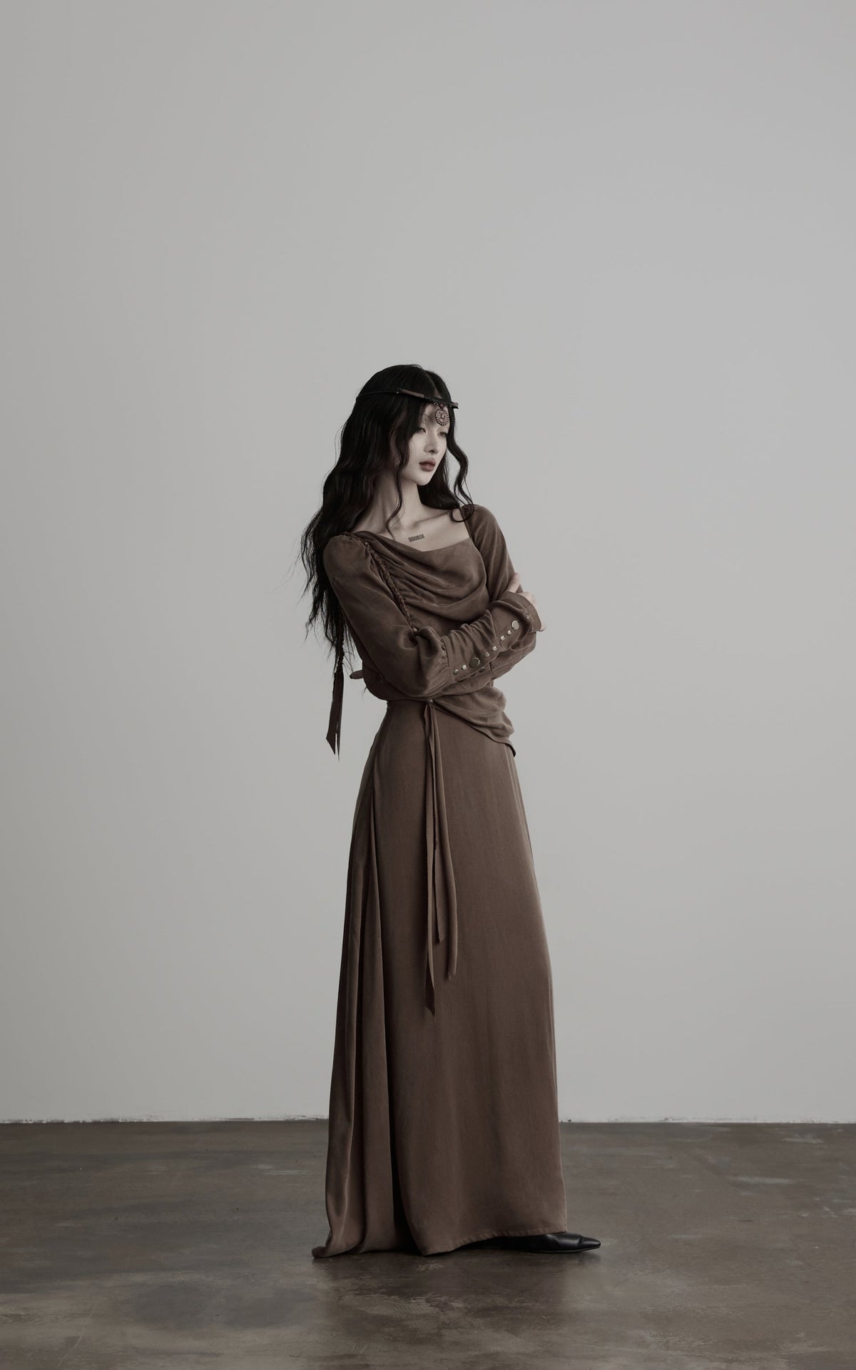 DOINDULGE アシンメトリックカウルネックラッチマキシドレス