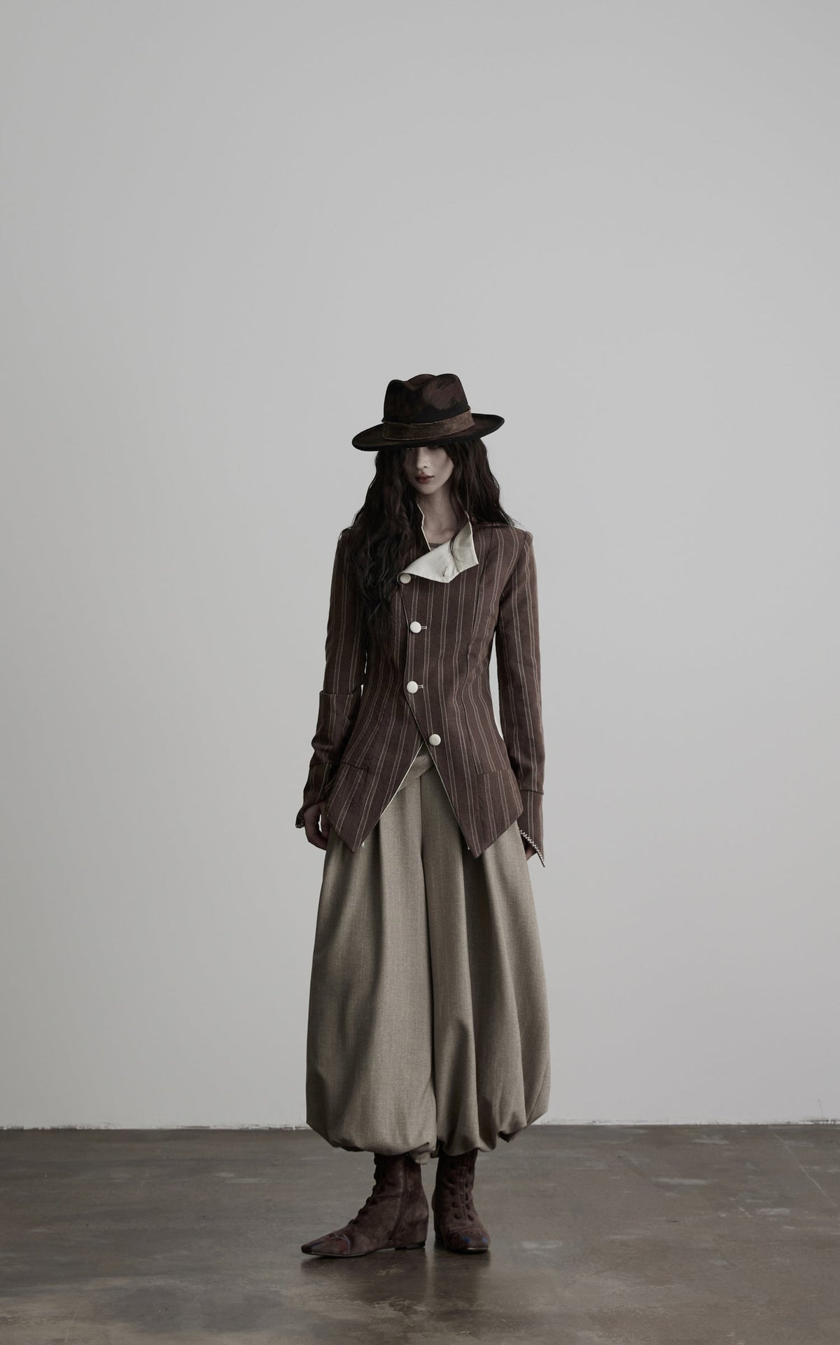 DOINDULGE Pantalon bouffant plissé à taille asymétrique
