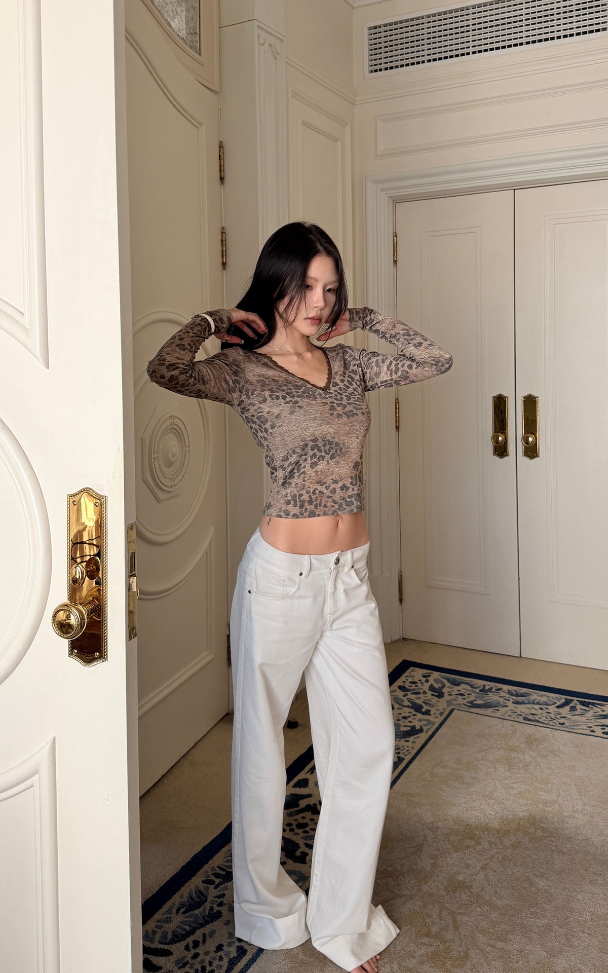 Hydrae Leopard Print Long Sleeve Top With Fitted Silhouette And Lace Trim Details