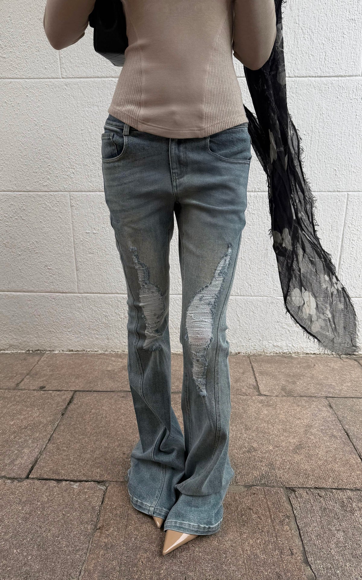 Rase le sol Distressed Low-Rise Flared Denim Pants