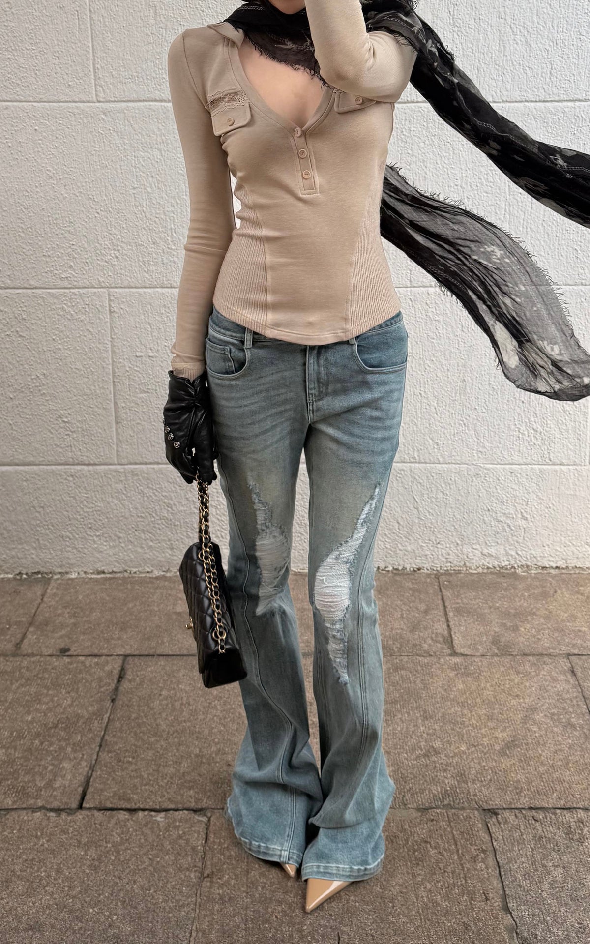 Rase le sol Distressed Low-Rise Flared Denim Pants