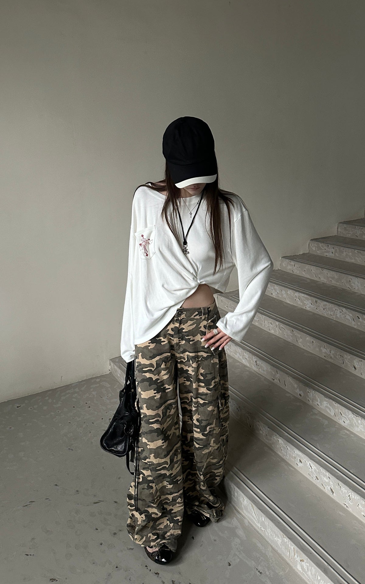 Rase le sol Camouflage Wide Leg Cargo Pants with Buttoned Hems