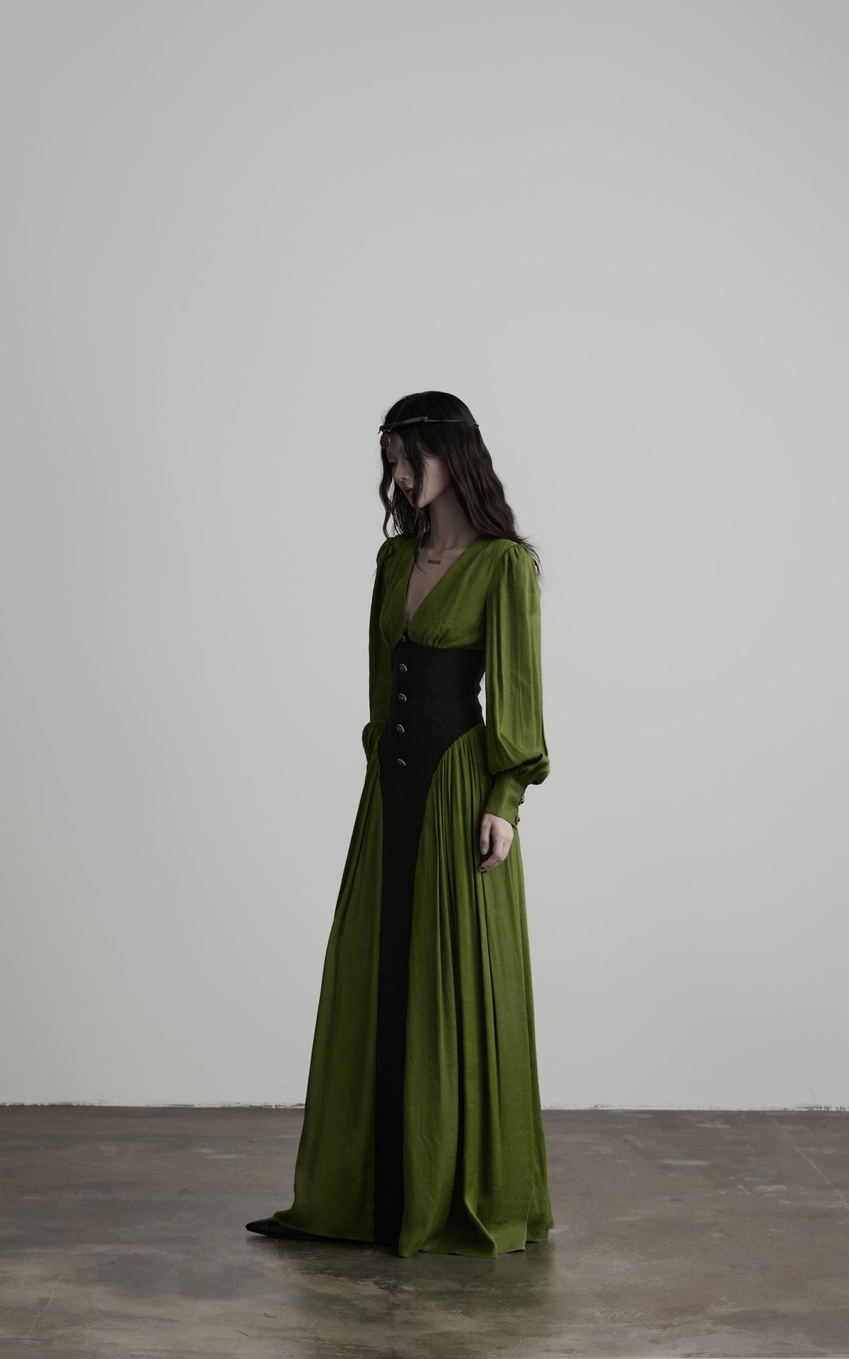 DOINDULGE Robe longue à manches bouffantes, taille corset et col en V
