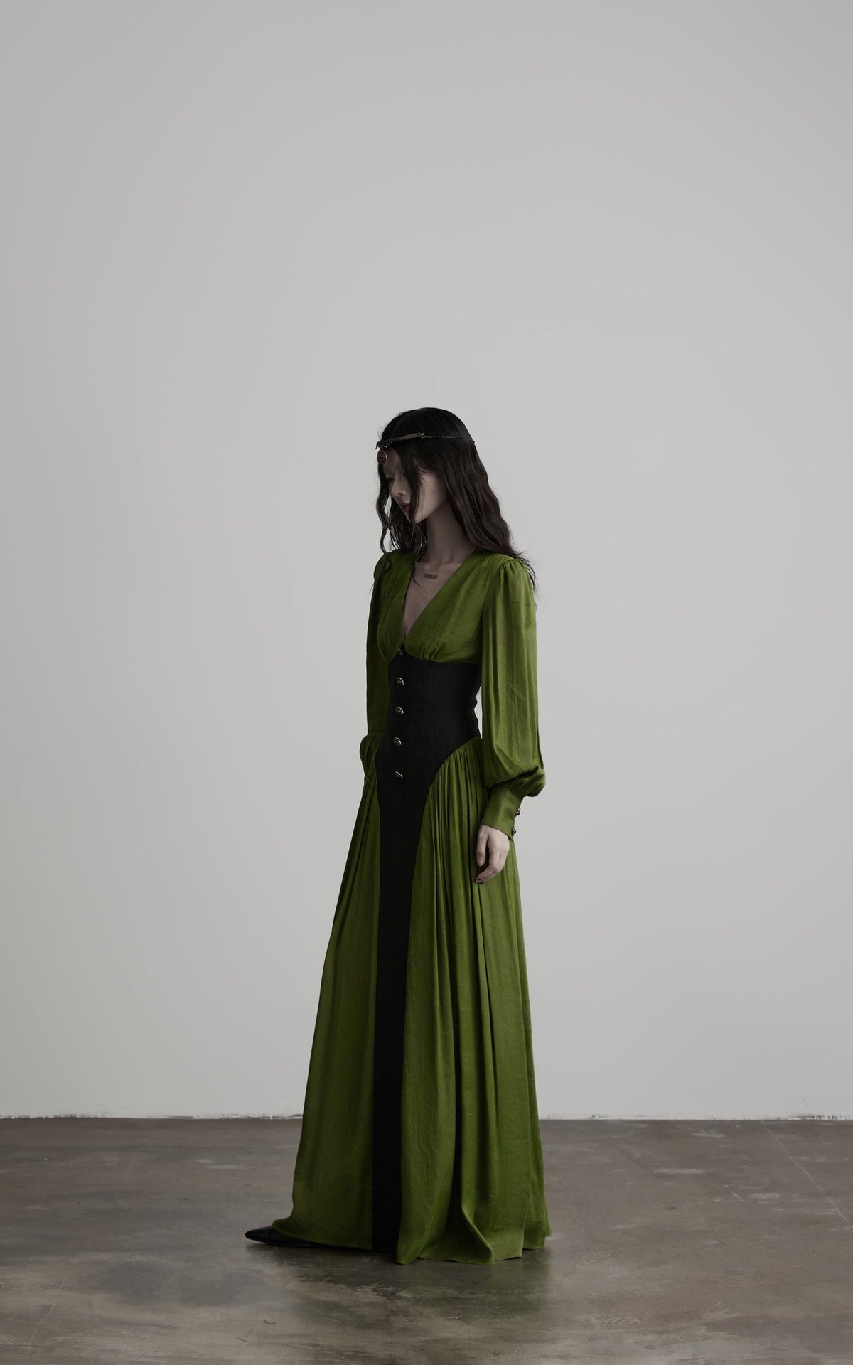 DOINDULGE Robe longue à manches bouffantes, taille corset et col en V