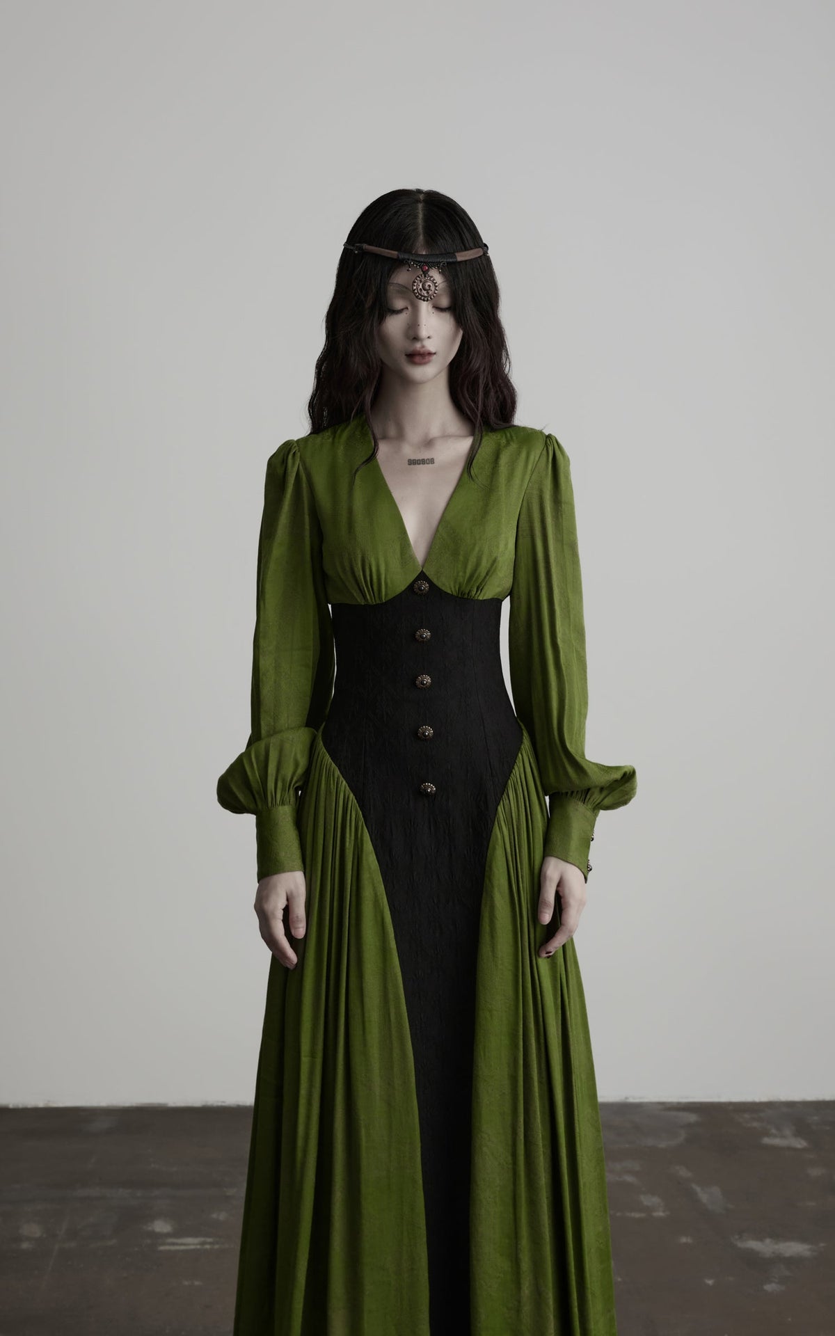 DOINDULGE Robe longue à manches bouffantes, taille corset et col en V
