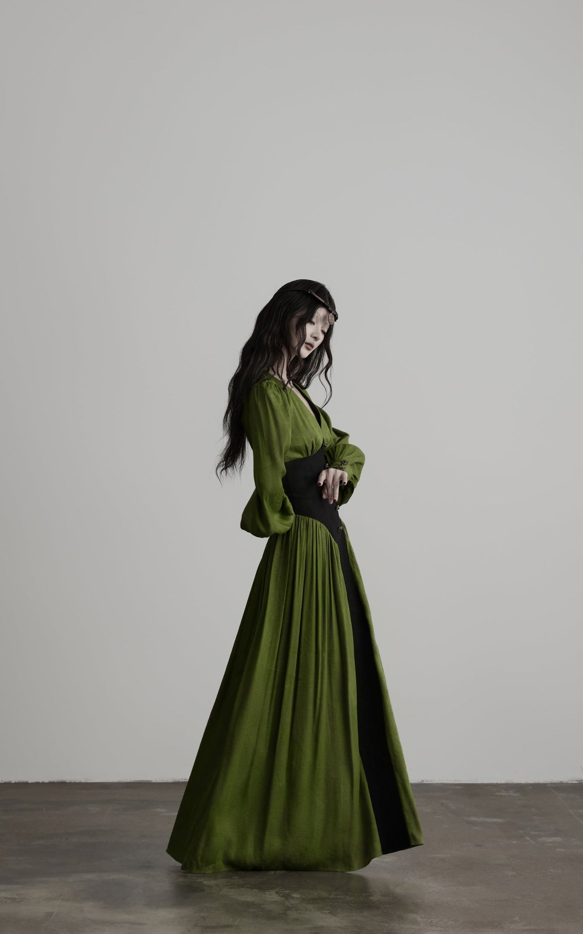 DOINDULGE Robe longue à manches bouffantes, taille corset et col en V
