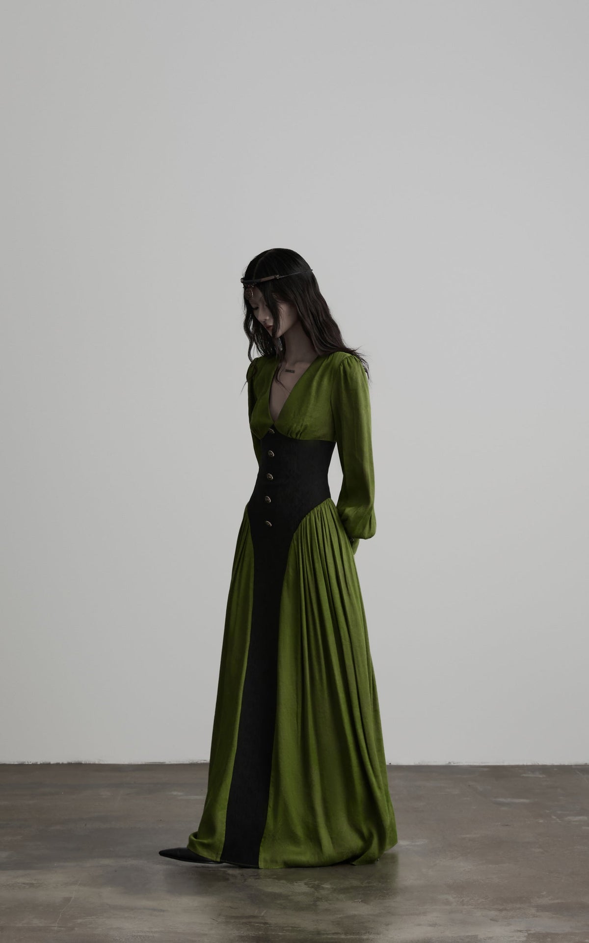 DOINDULGE Robe longue à manches bouffantes, taille corset et col en V