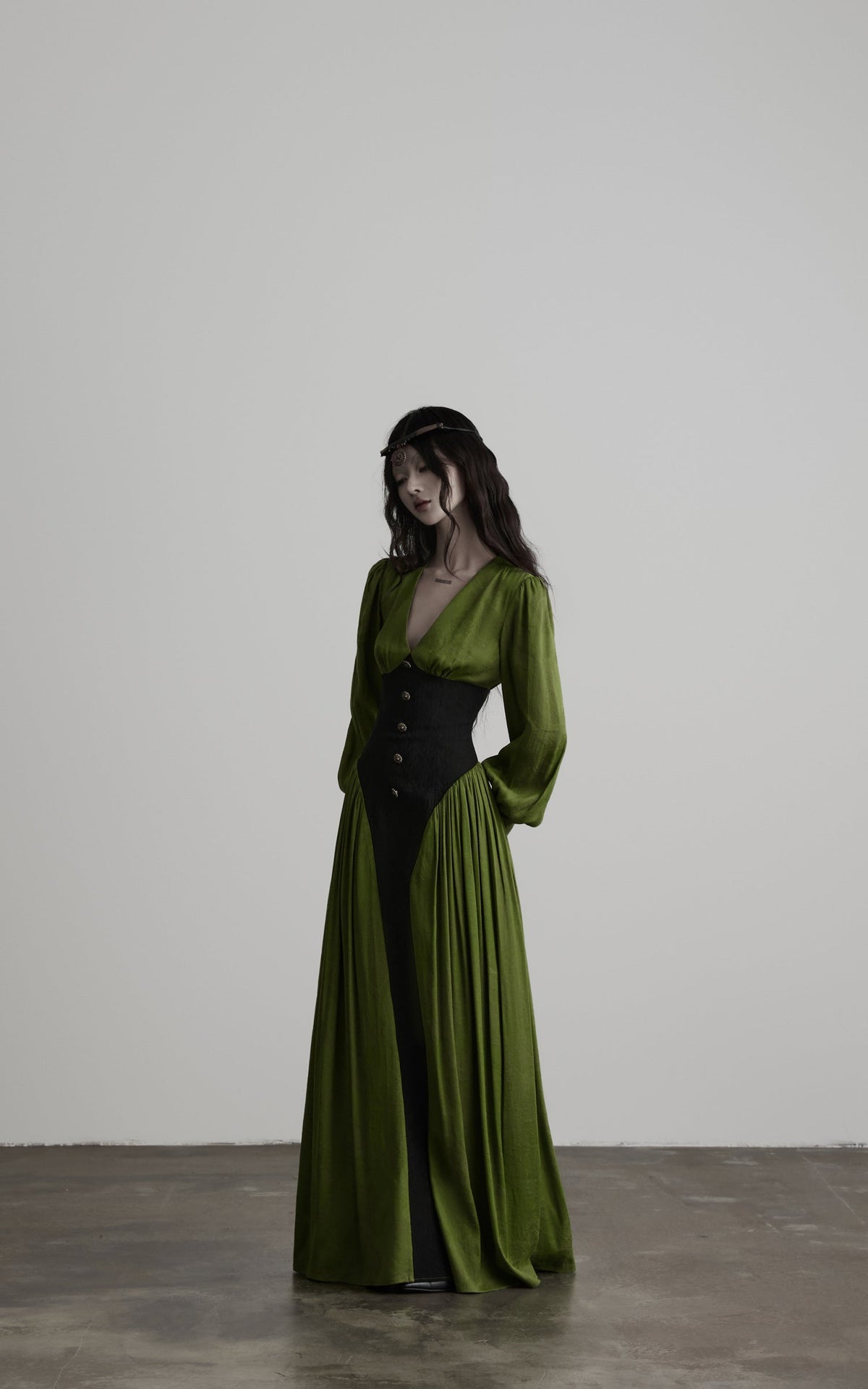 DOINDULGE Robe longue à manches bouffantes, taille corset et col en V