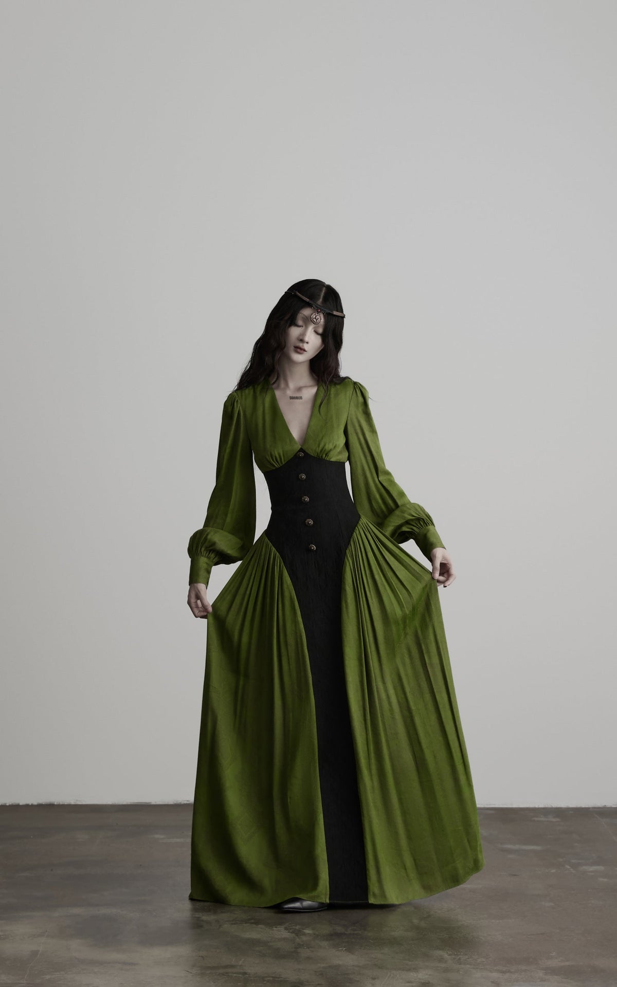 DOINDULGE Robe longue à manches bouffantes, taille corset et col en V