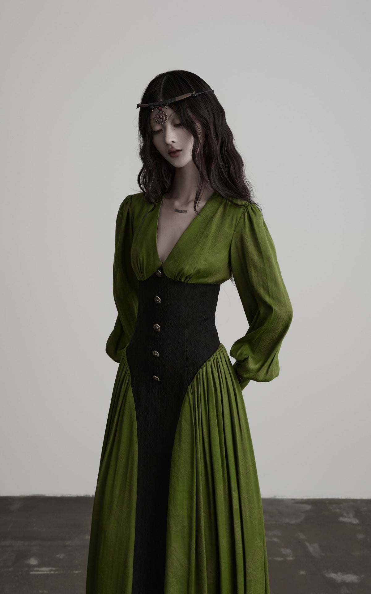 DOINDULGE Robe longue à manches bouffantes, taille corset et col en V