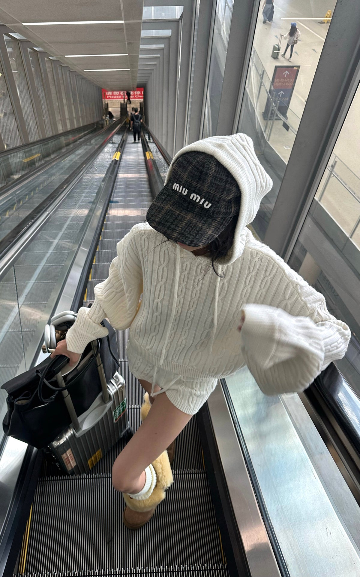 WARDEN EDGE Cable Knit Hooded Sweater and Shorts Set