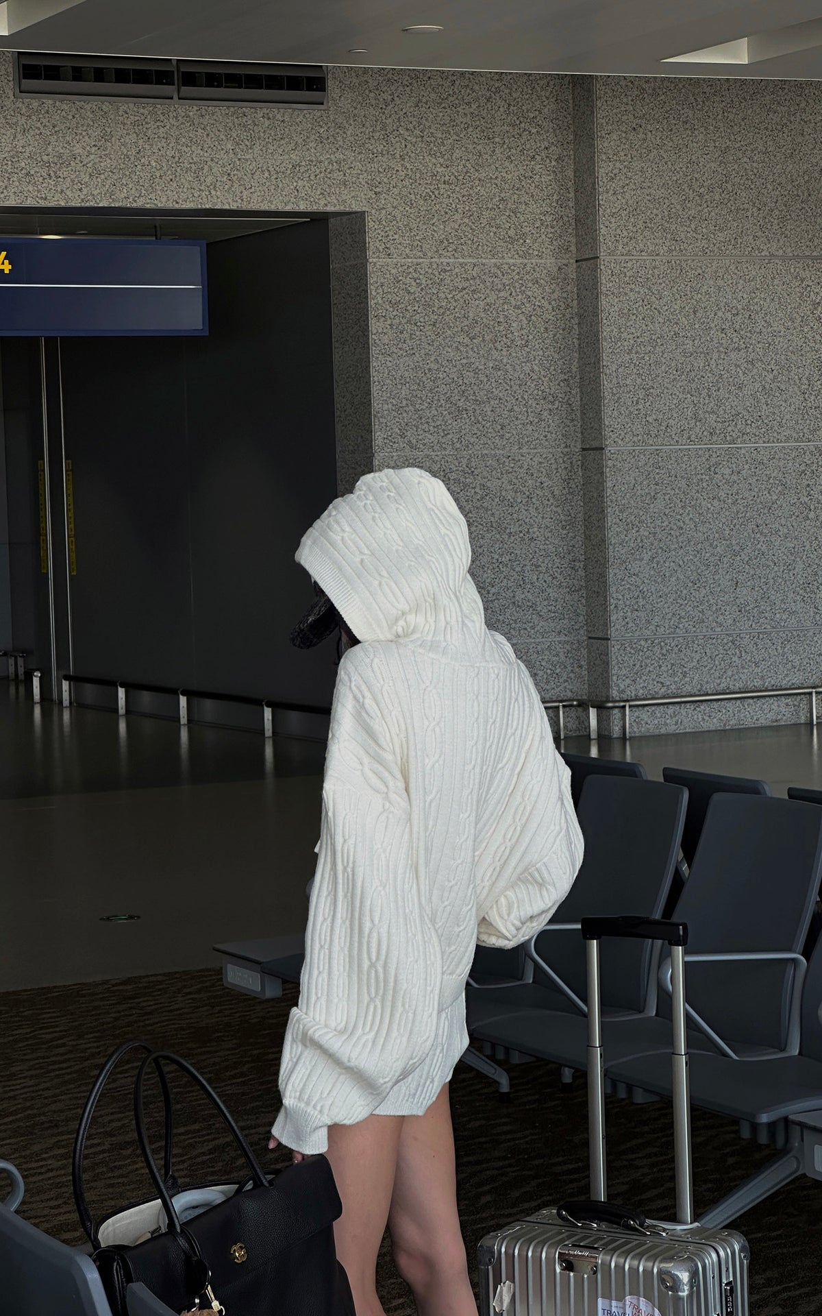 WARDEN EDGE Cable Knit Hooded Sweater and Shorts Set