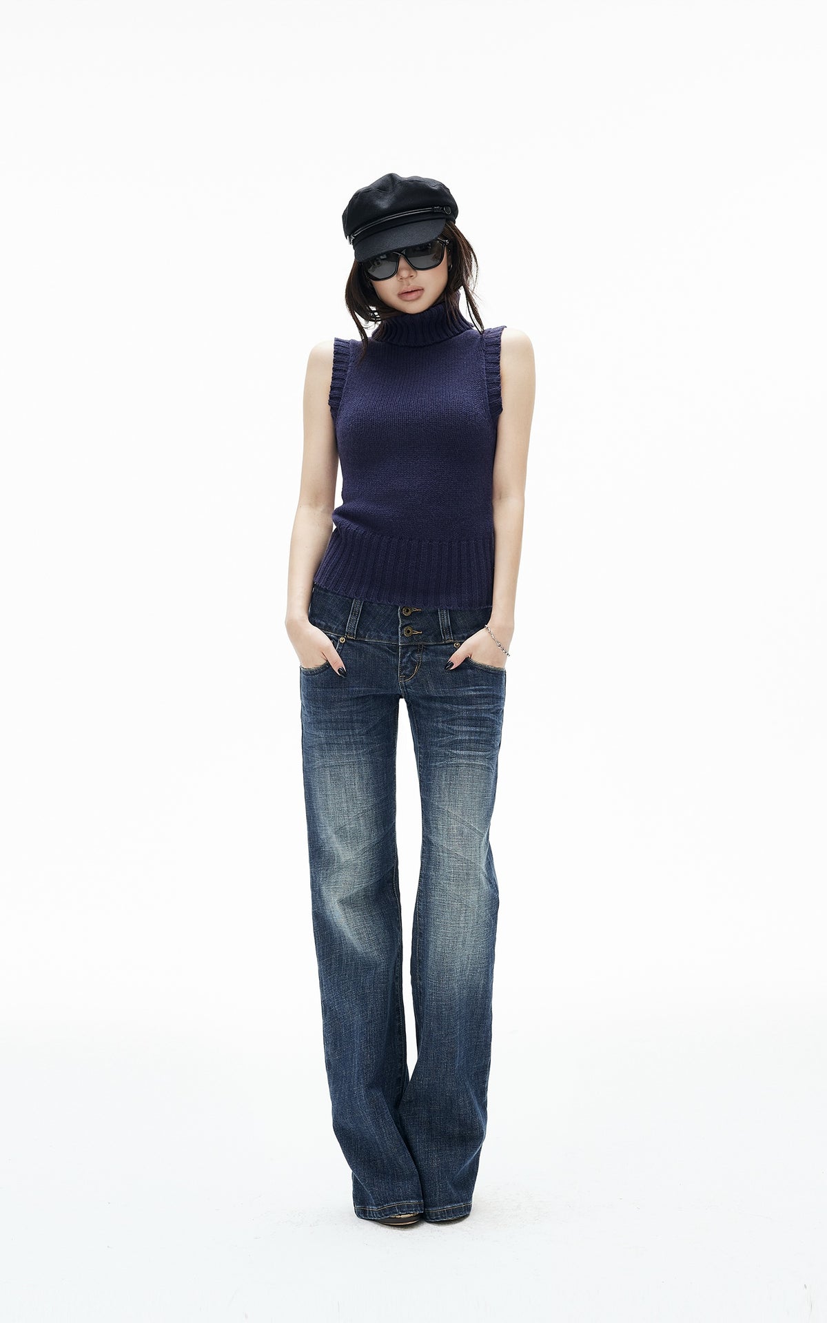 IAMXIAA Low-Rise Vintage Washed Wide-Leg Flared Jeans