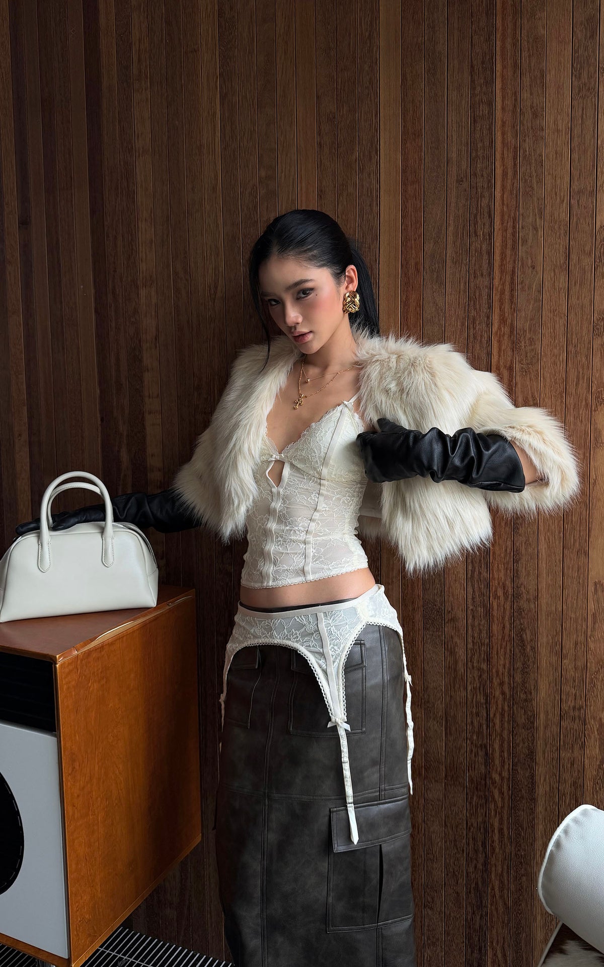 ROVENTE Cropped V-Neck Shaggy Fur Jacket