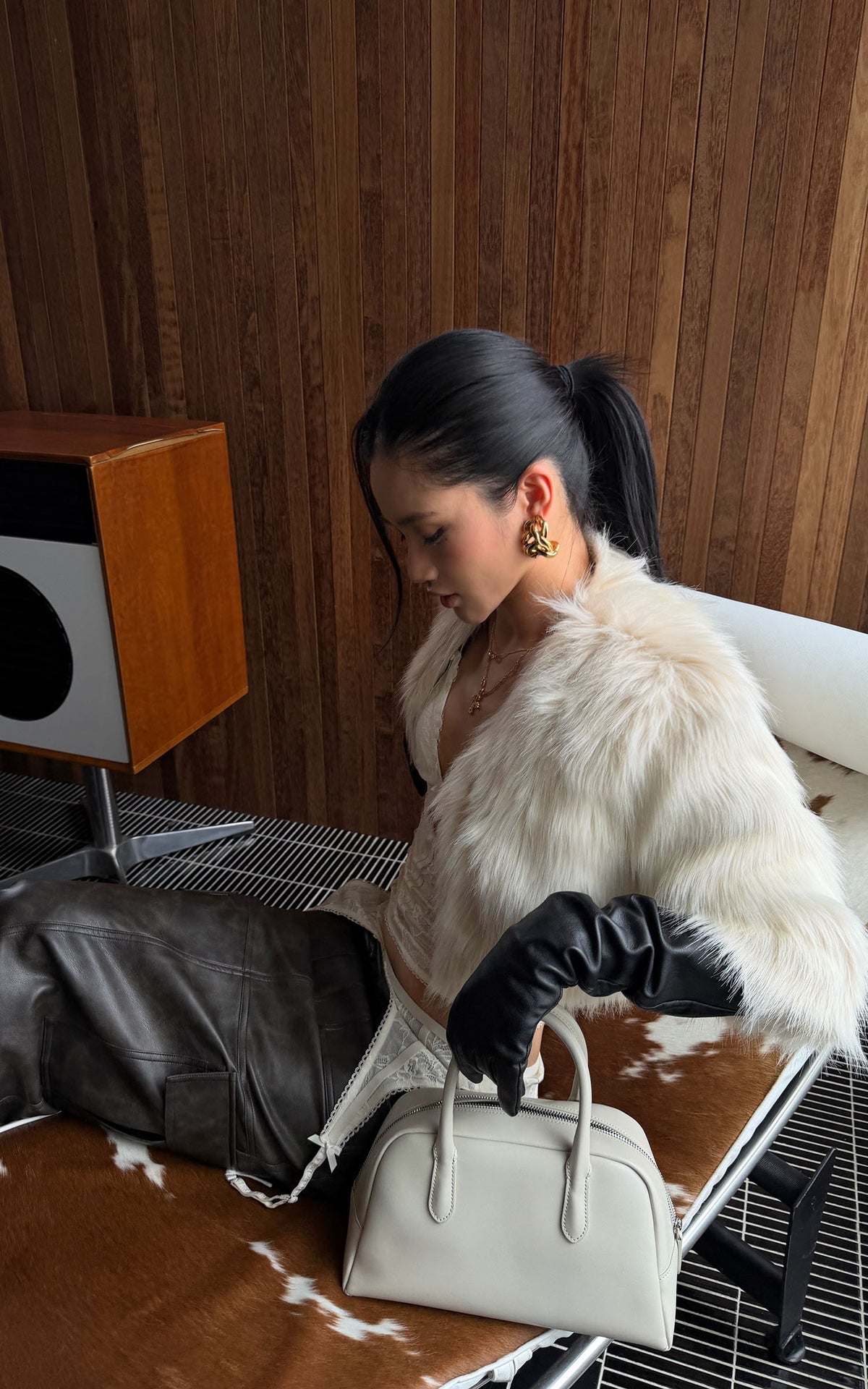 ROVENTE Cropped V-Neck Shaggy Fur Jacket