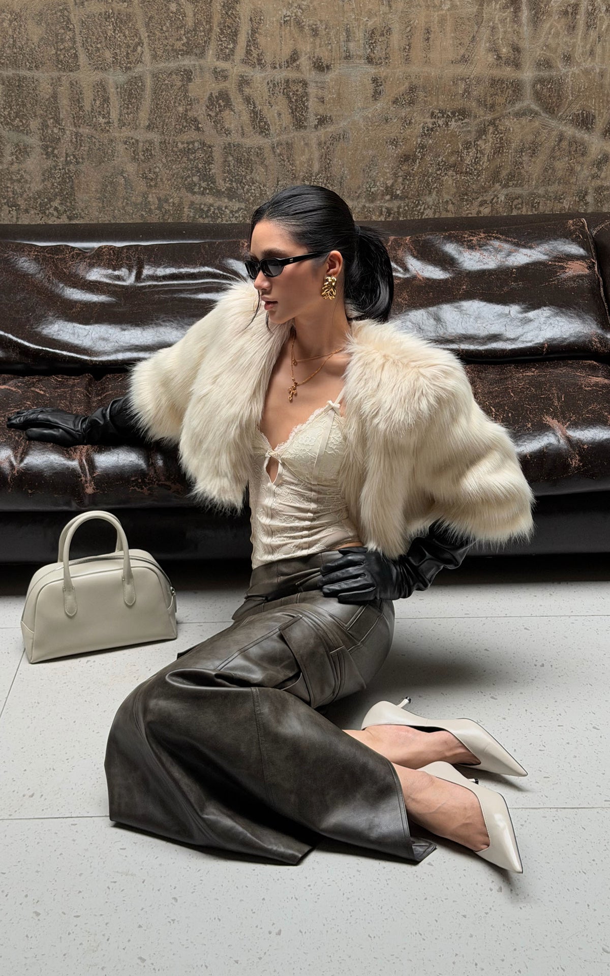 ROVENTE Cropped V-Neck Shaggy Fur Jacket