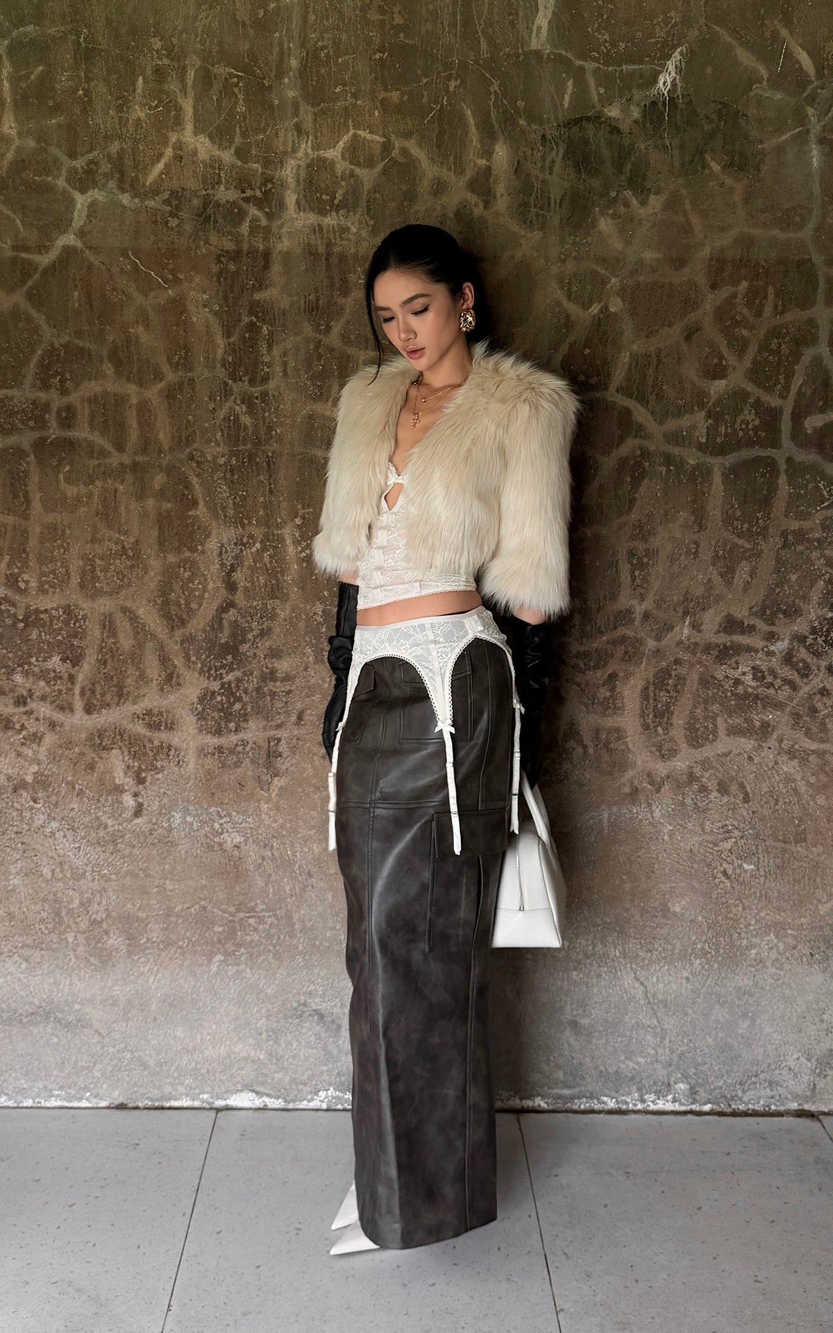 ROVENTE Cropped V-Neck Shaggy Fur Jacket