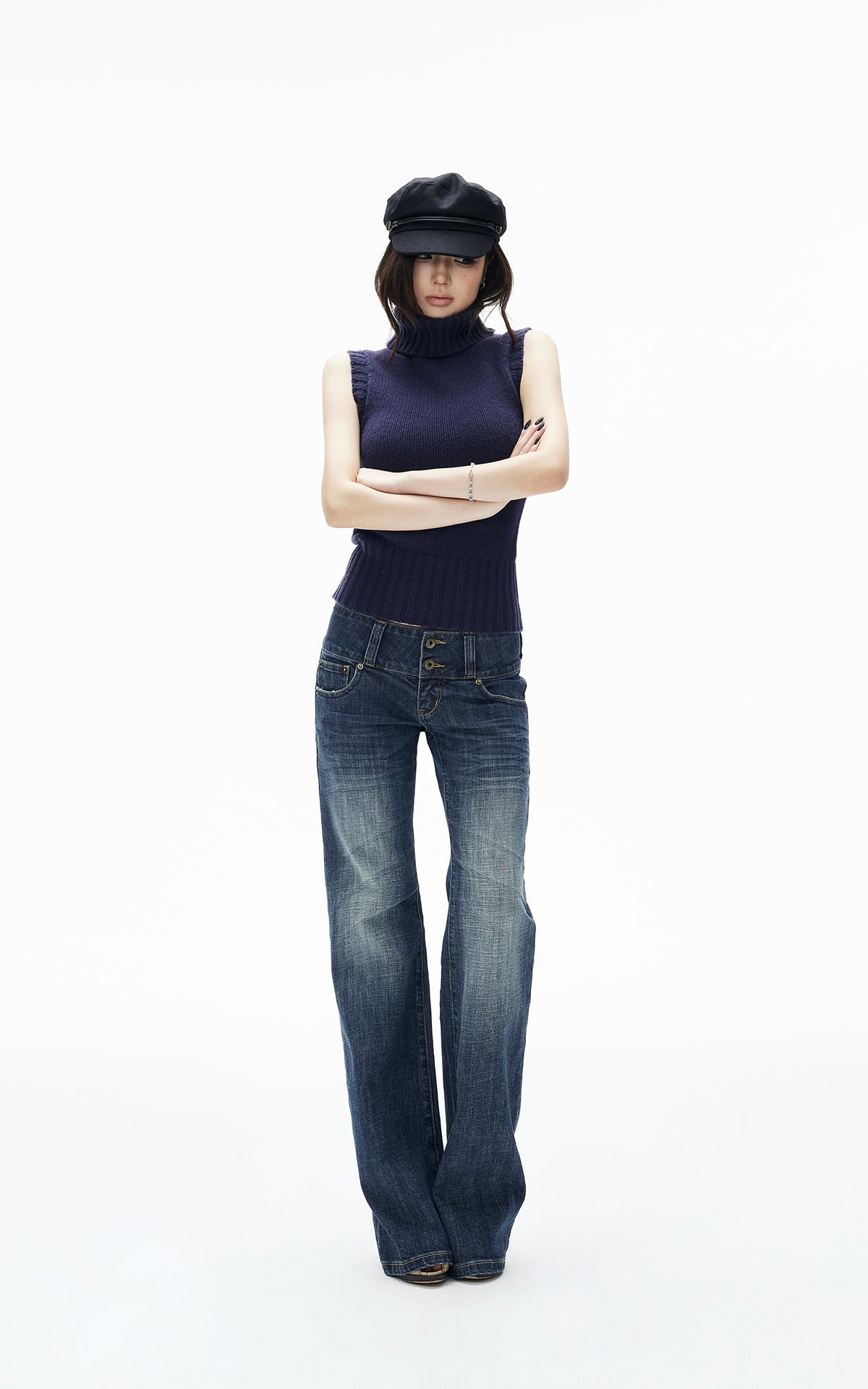 IAMXIAA Retro Slim-Fit Turtleneck Sleeveless Wool Knit Top with Ribbed Hem